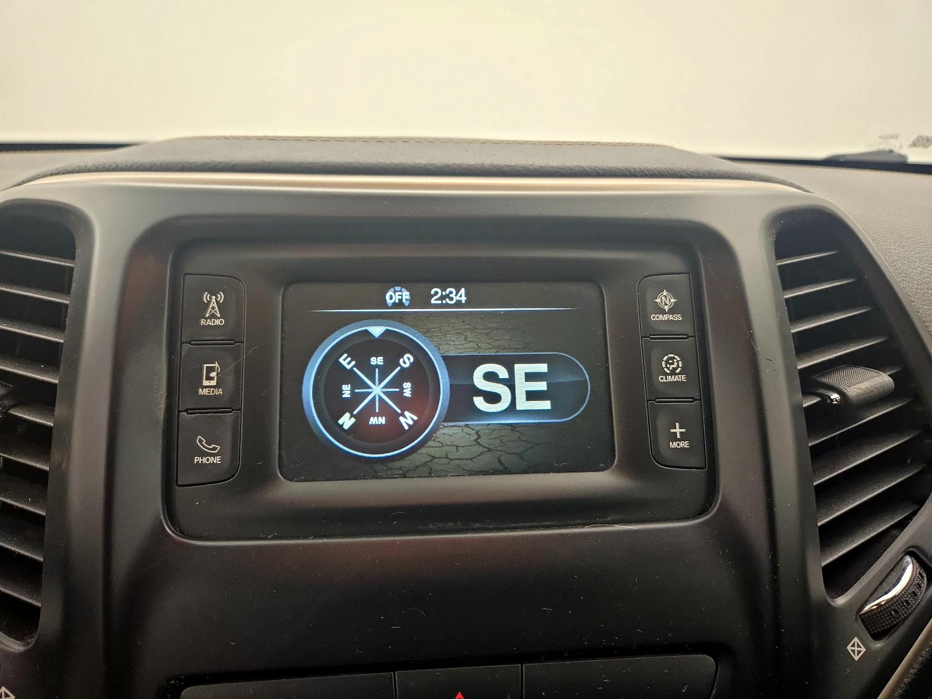 Thumbnail: 2017 Jeep Cherokee - 14