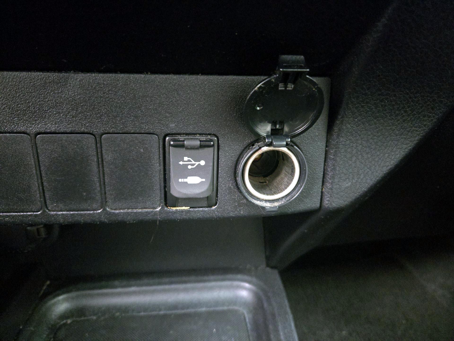 Thumbnail: 2016 Toyota RAV4 - 18