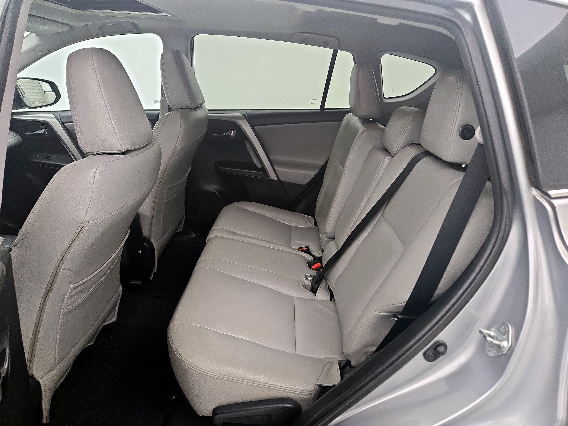 Thumbnail: 2016 Toyota RAV4 - 20