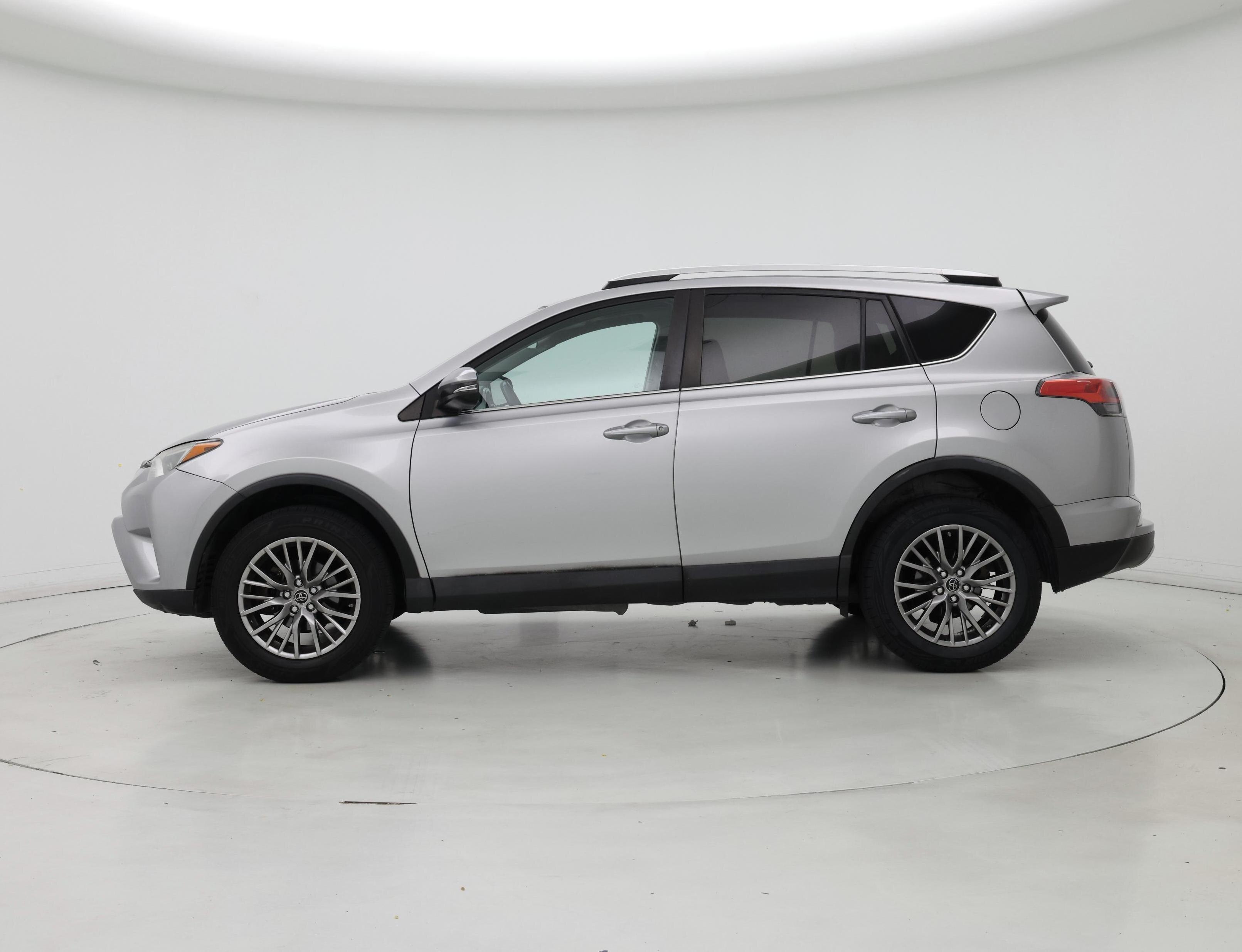 Thumbnail: 2016 Toyota RAV4 - 3