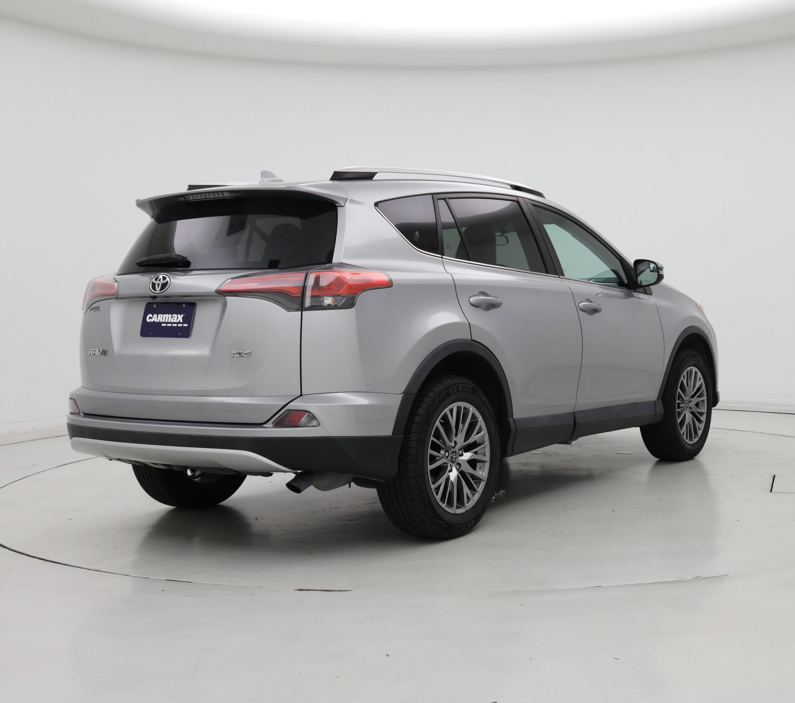 Thumbnail: 2016 Toyota RAV4 - 8