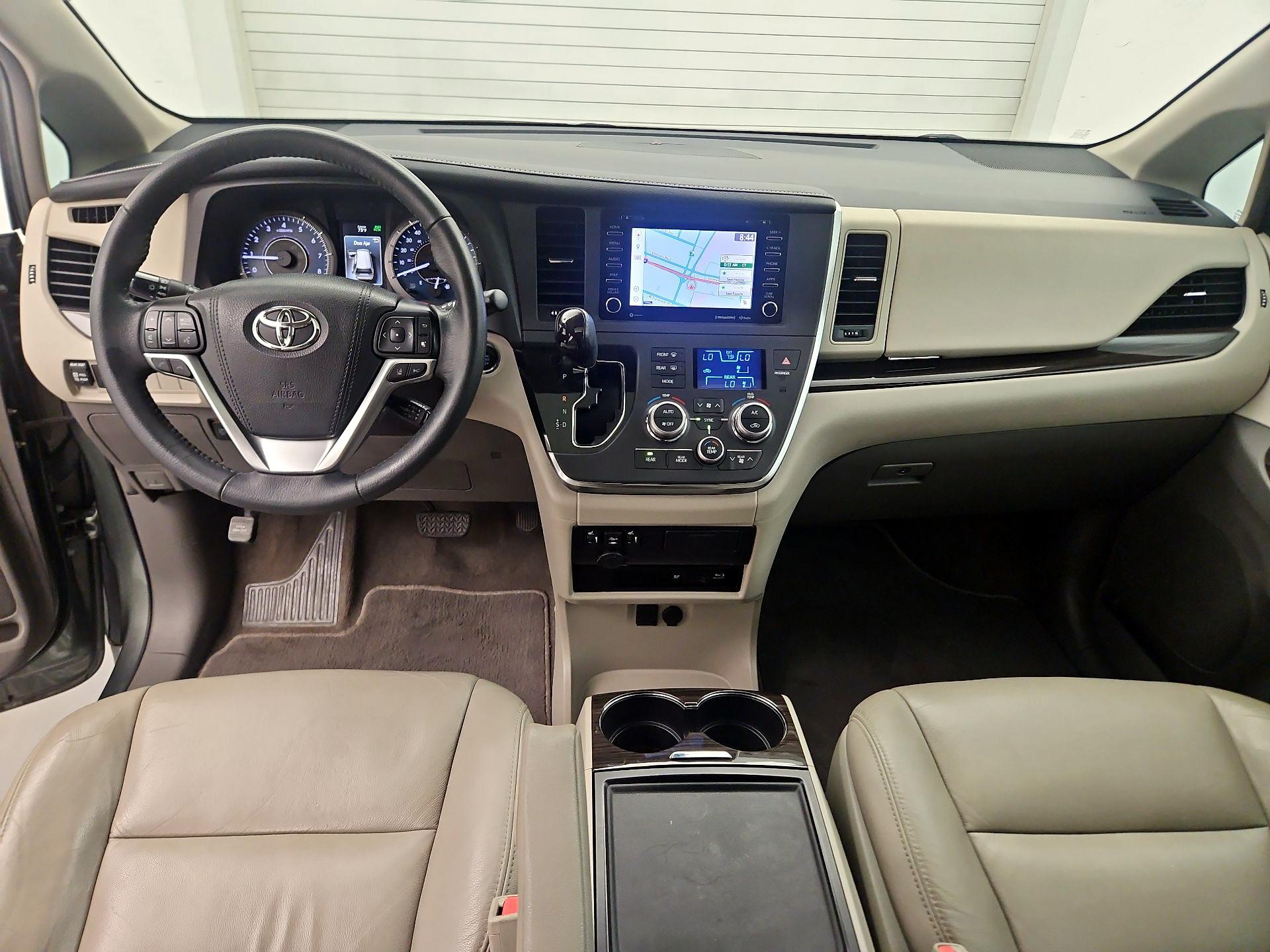 Thumbnail: 2018 Toyota Sienna - 9