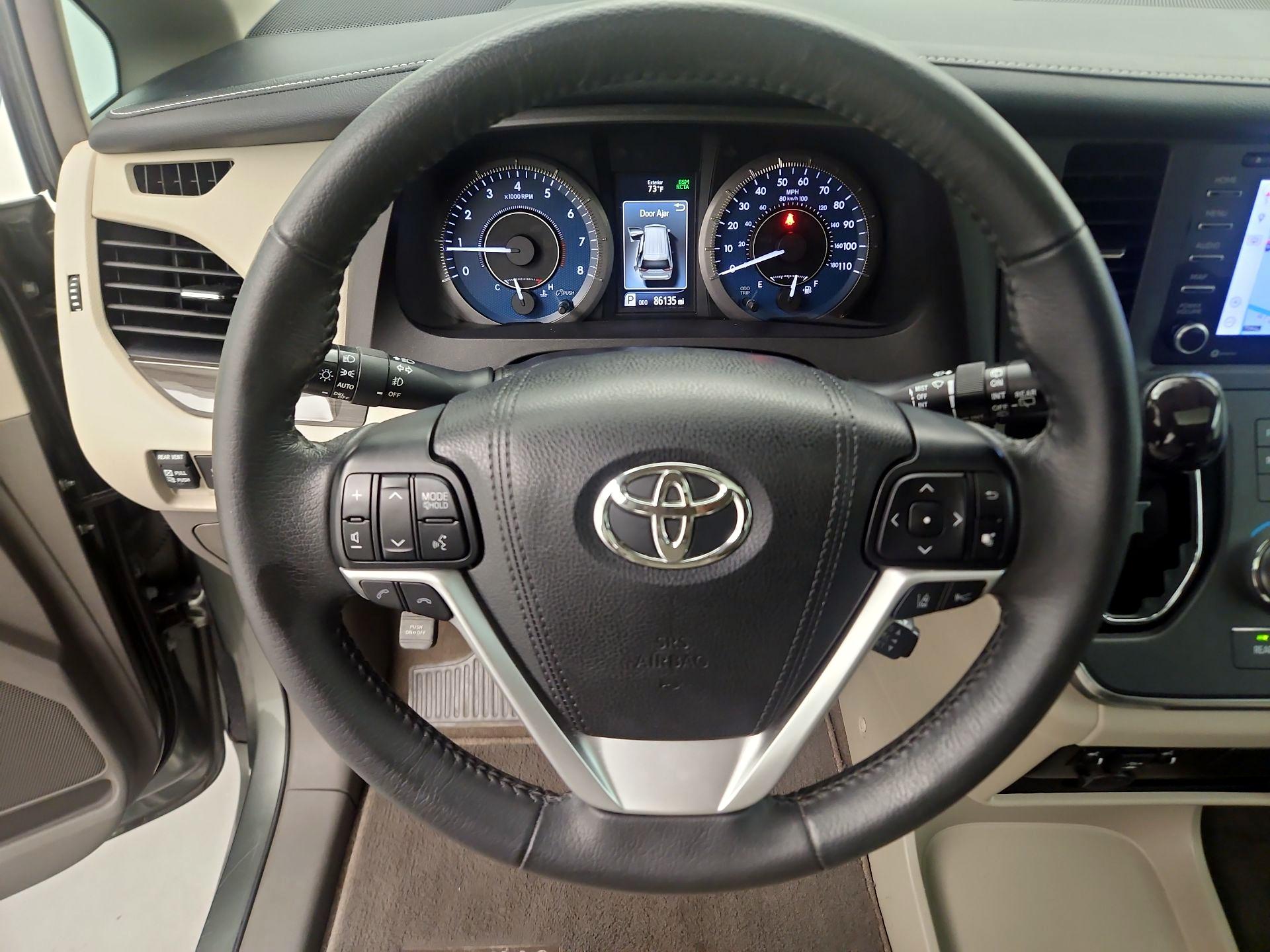 Thumbnail: 2018 Toyota Sienna - 10