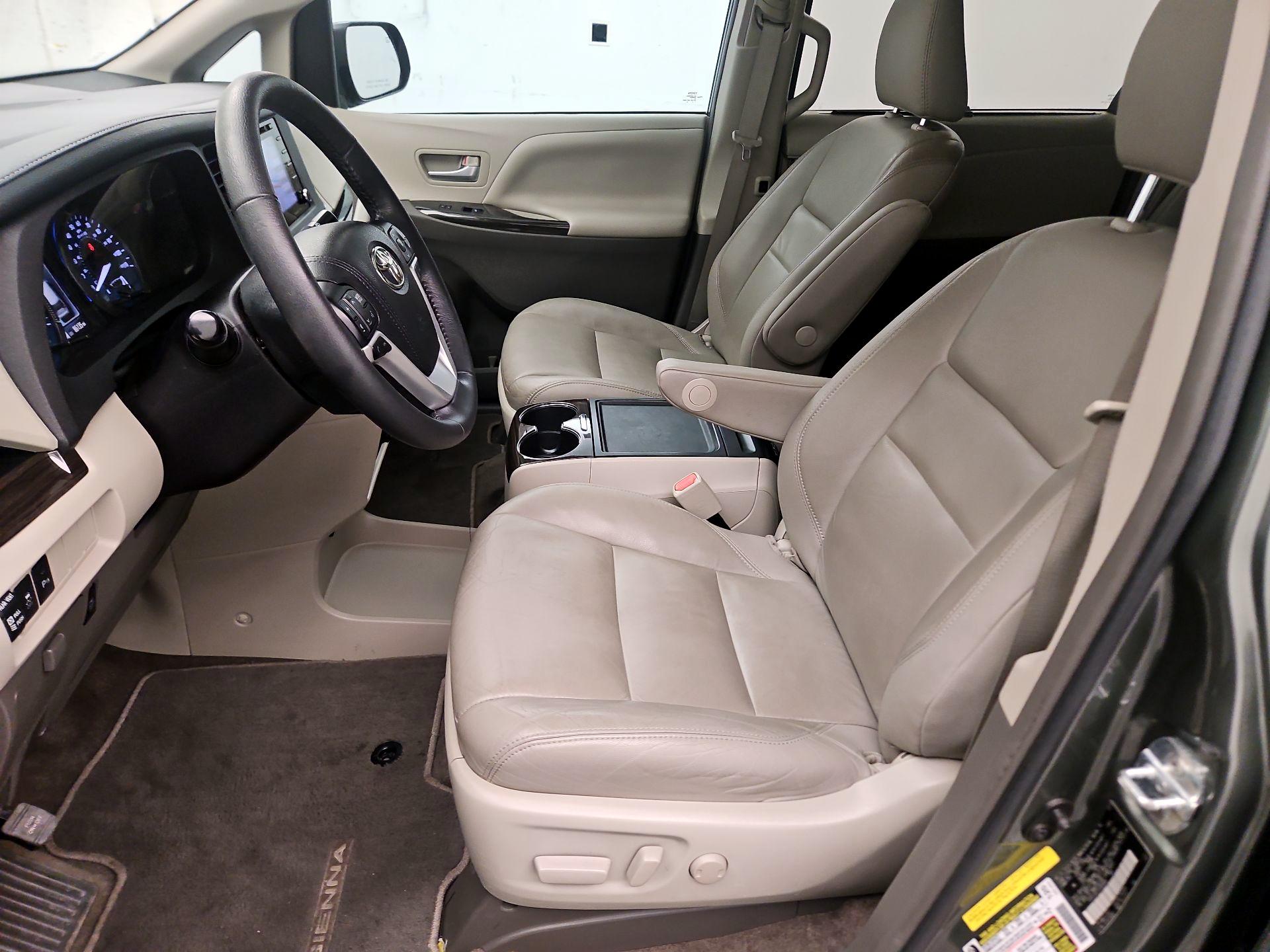 Thumbnail: 2018 Toyota Sienna - 11