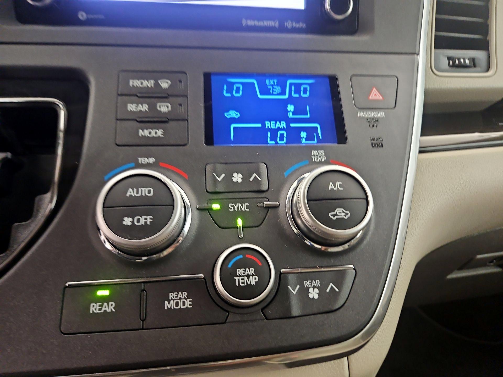 Thumbnail: 2018 Toyota Sienna - 17