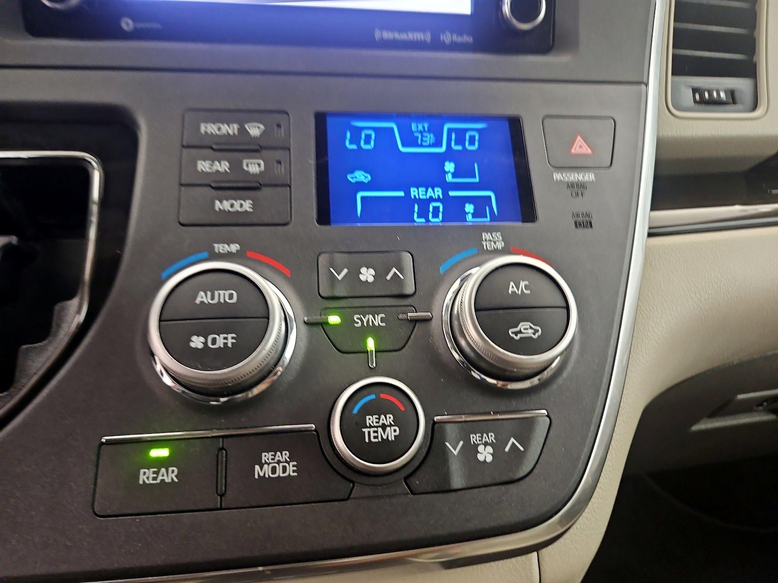 2018 Toyota Sienna XLE Premium - Photo 18