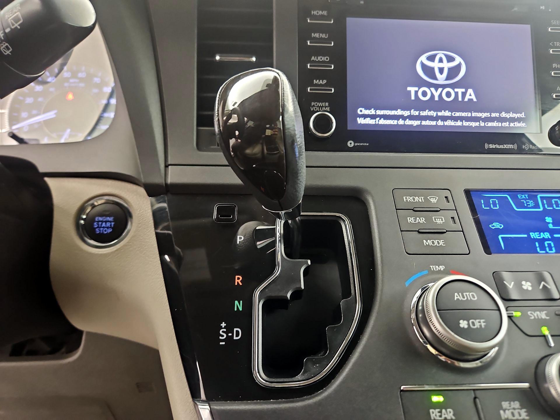 Thumbnail: 2018 Toyota Sienna - 18