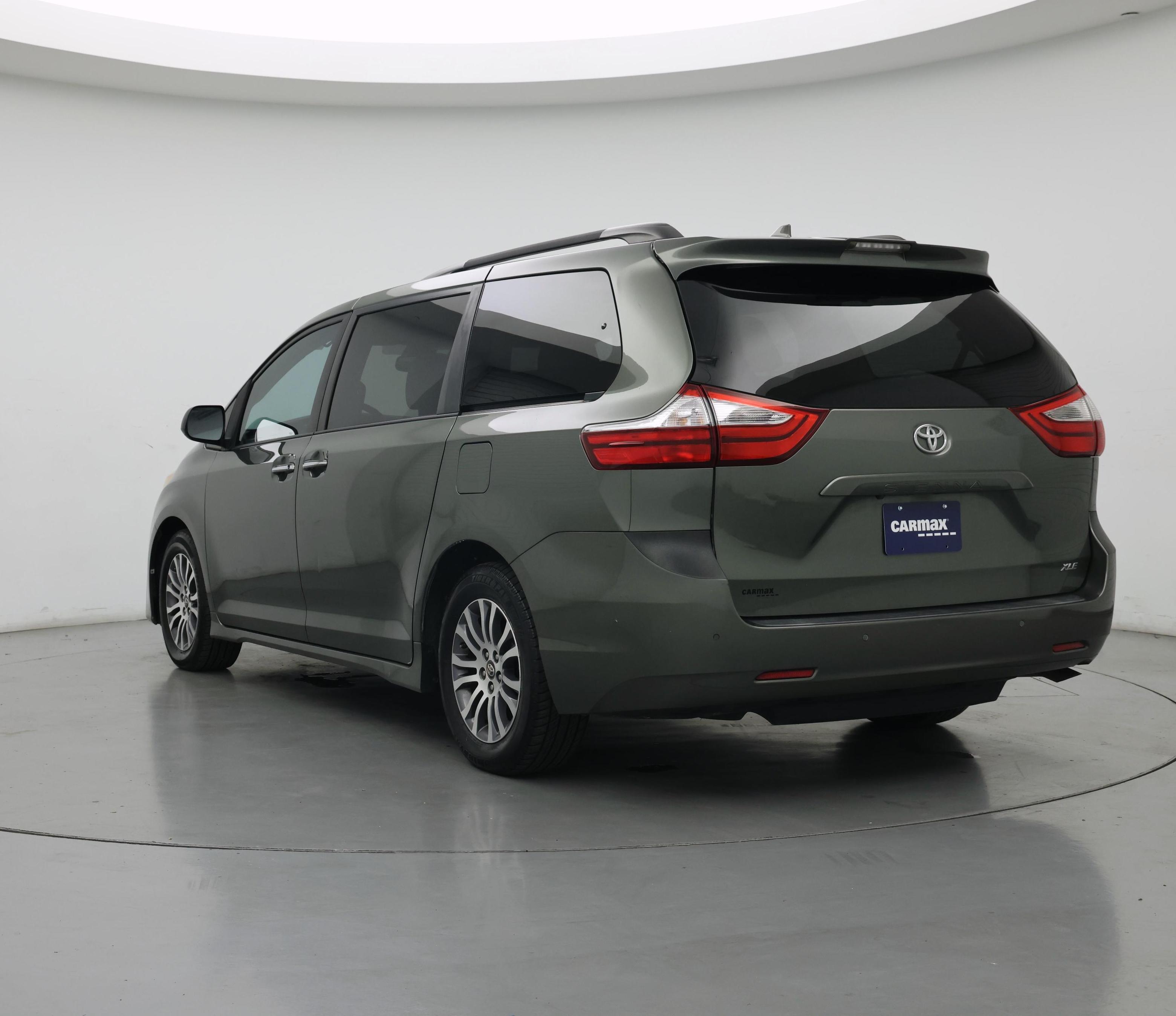 Thumbnail: 2018 Toyota Sienna - 2