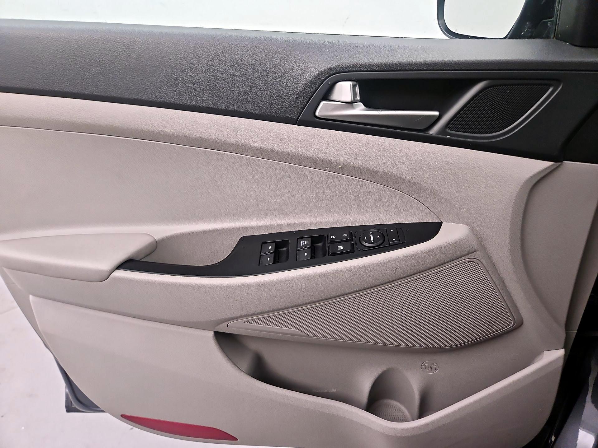 Thumbnail: 2019 Hyundai Tucson - 10