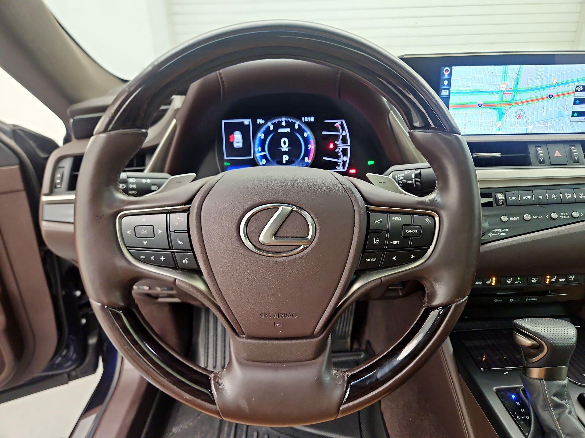 Thumbnail: 2019 Lexus ES - 10