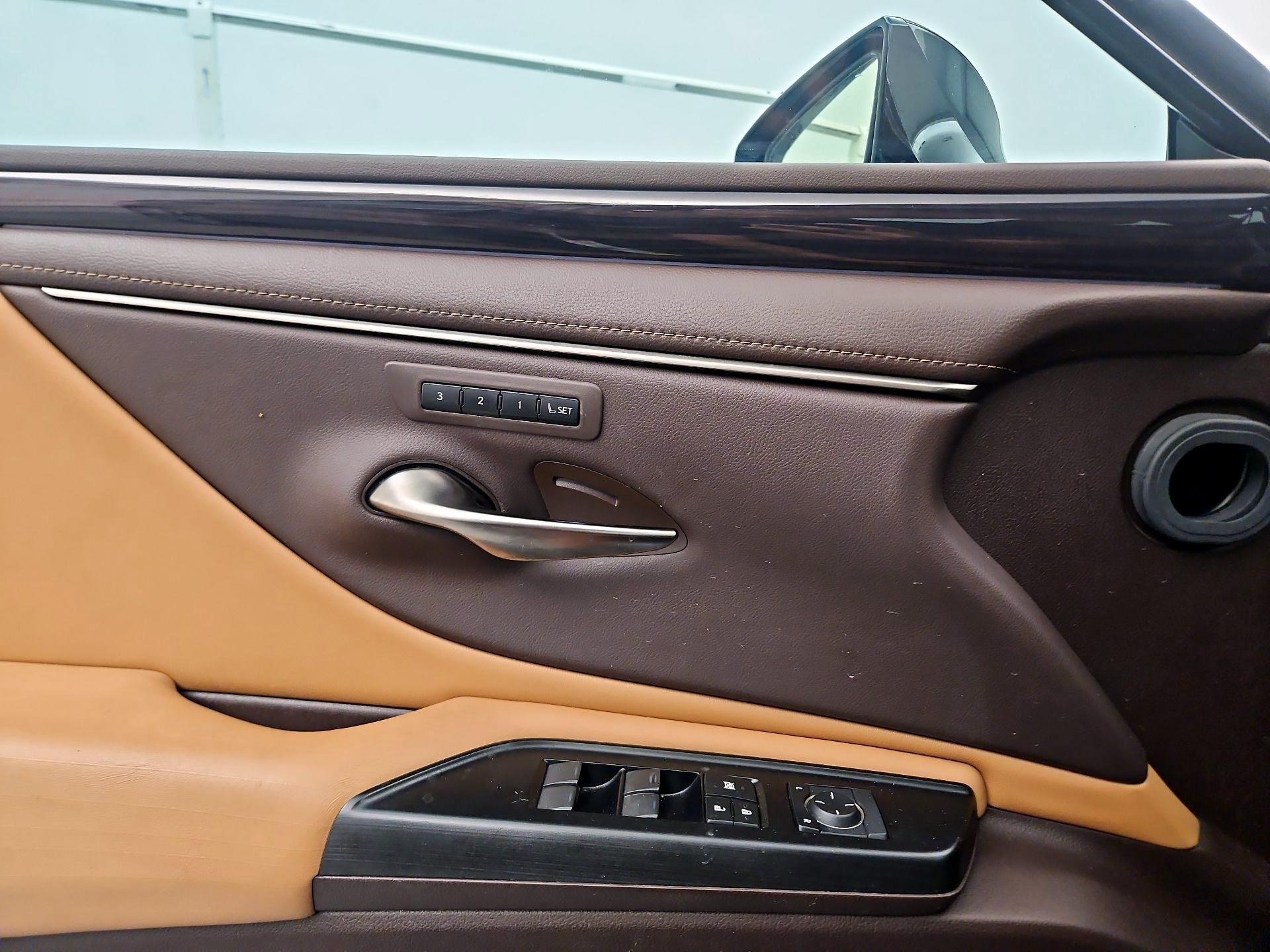 Thumbnail: 2019 Lexus ES - 12
