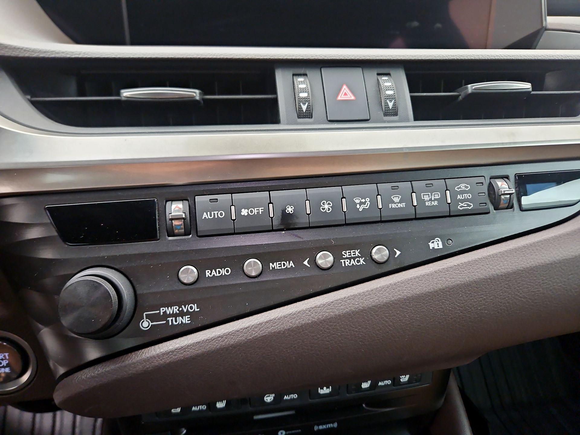 Thumbnail: 2019 Lexus ES - 15