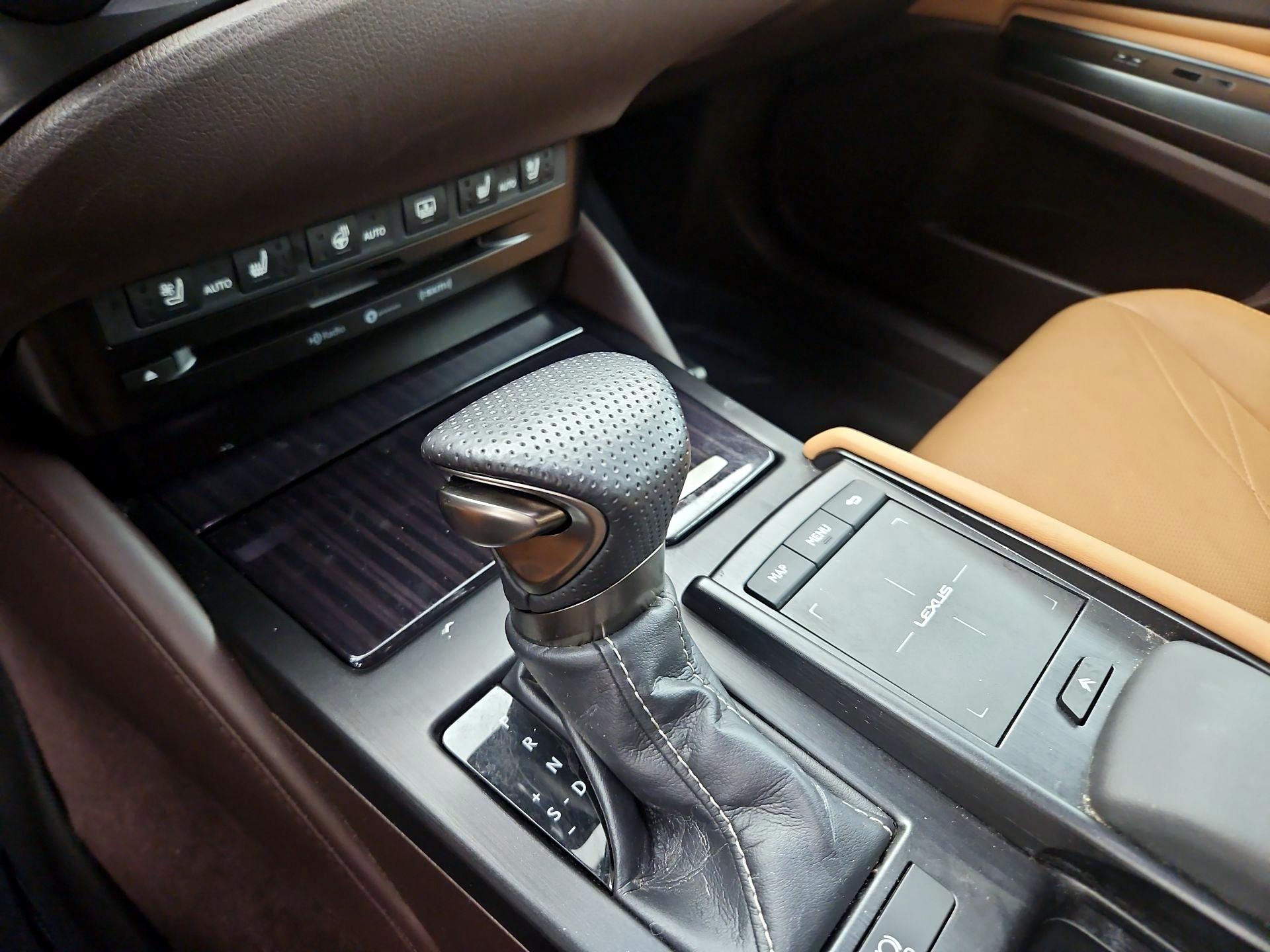 Thumbnail: 2019 Lexus ES - 16