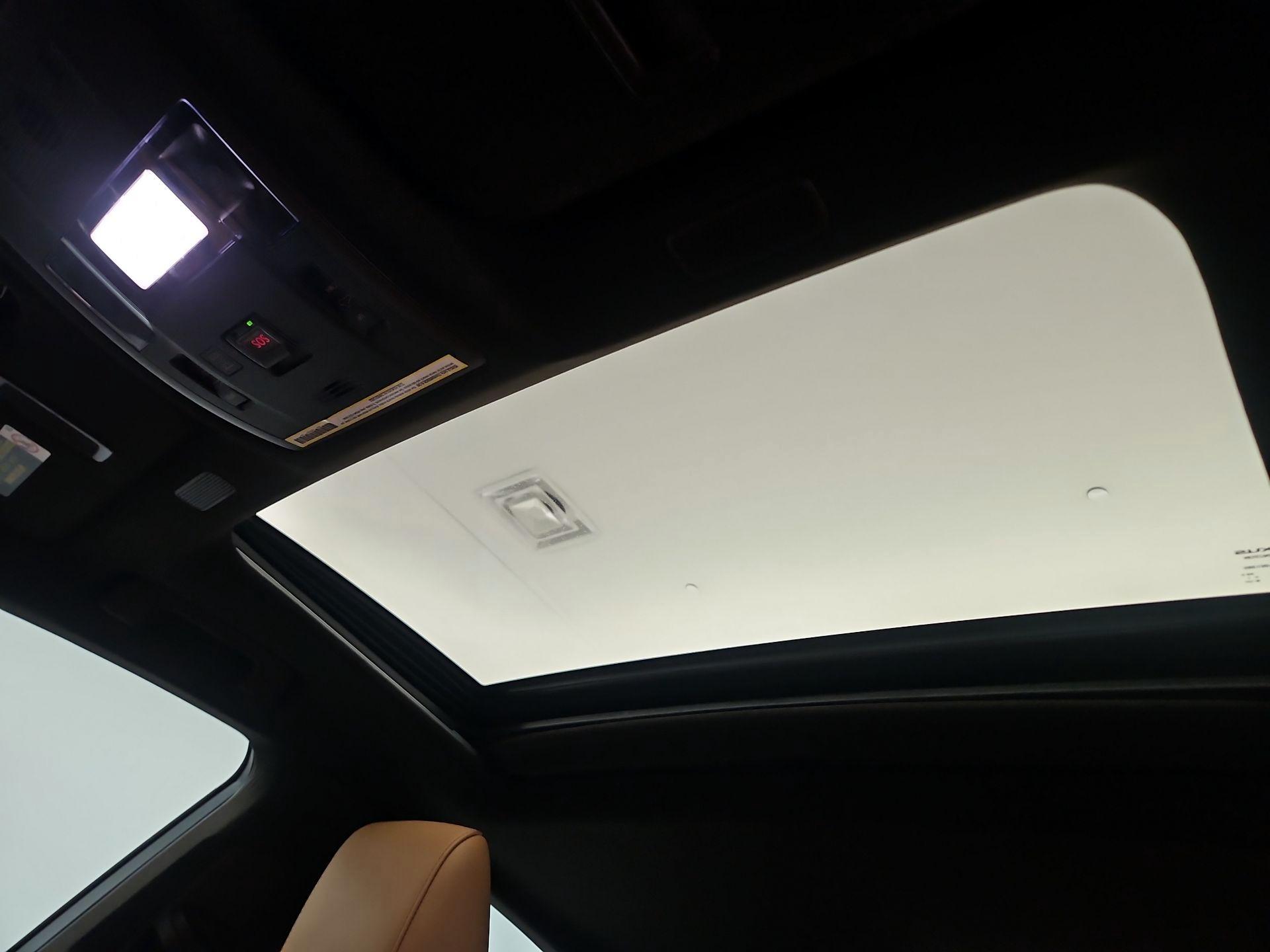 Thumbnail: 2019 Lexus ES - 17