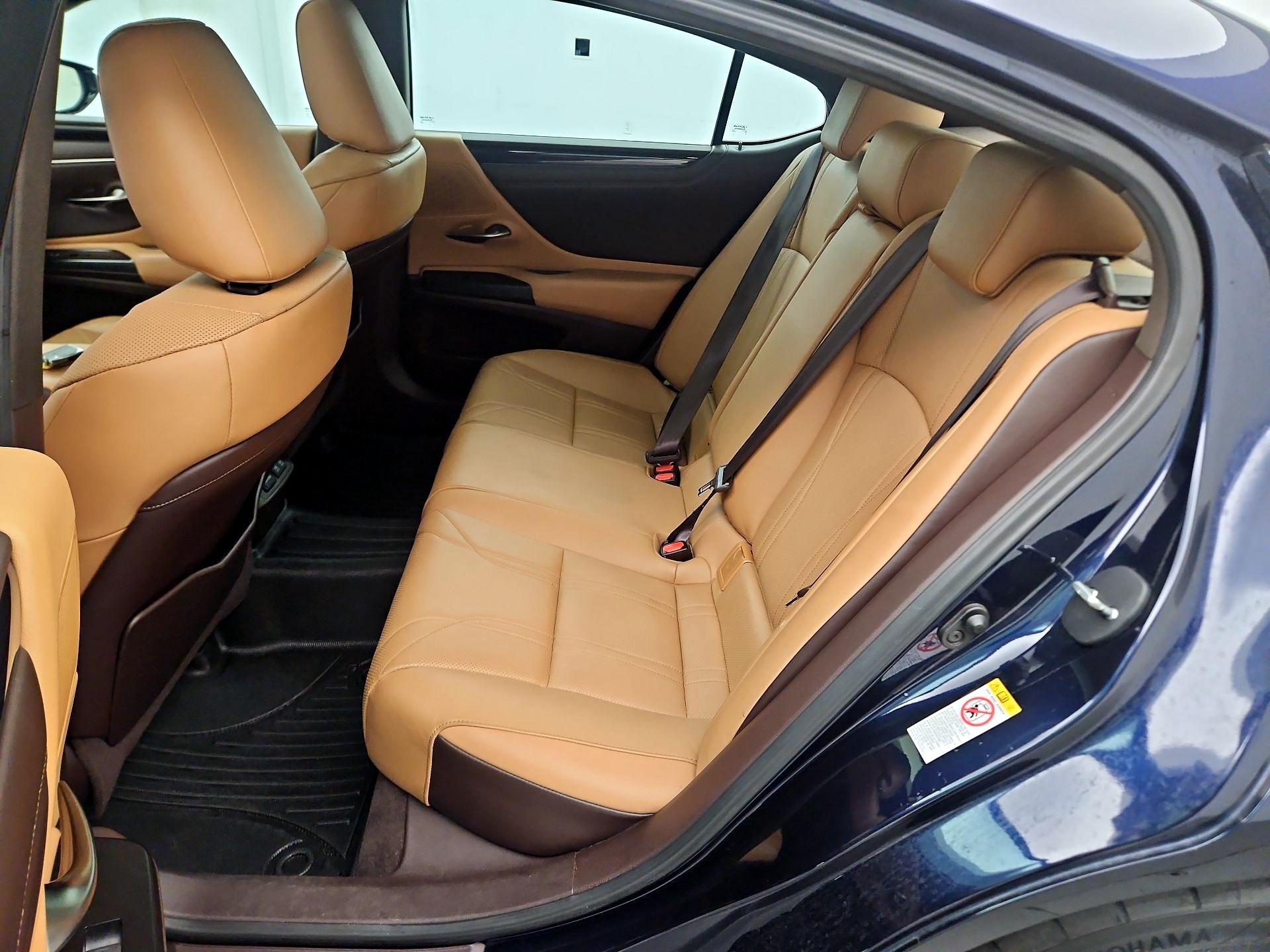 Thumbnail: 2019 Lexus ES - 18