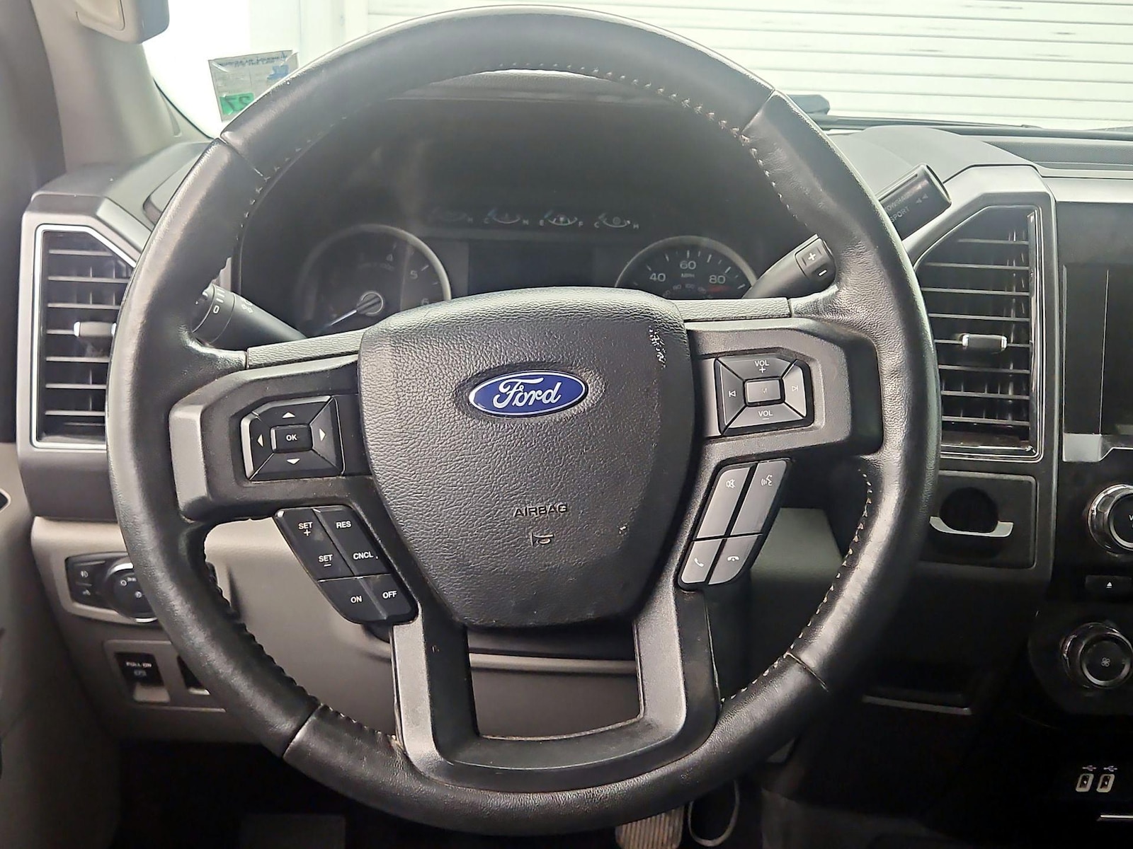2017 Ford F-150 XLT - Photo 11