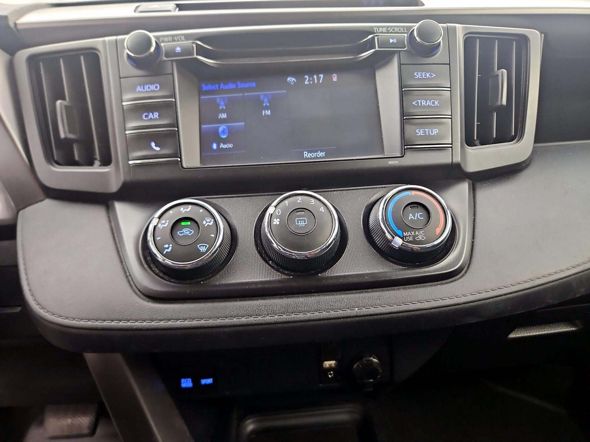 Thumbnail: 2018 Toyota RAV4 - 14