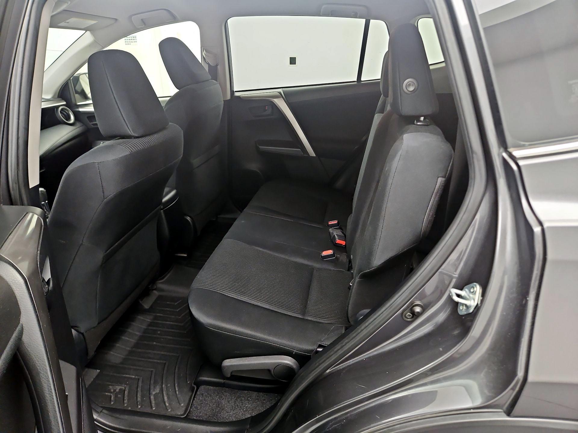 Thumbnail: 2018 Toyota RAV4 - 17