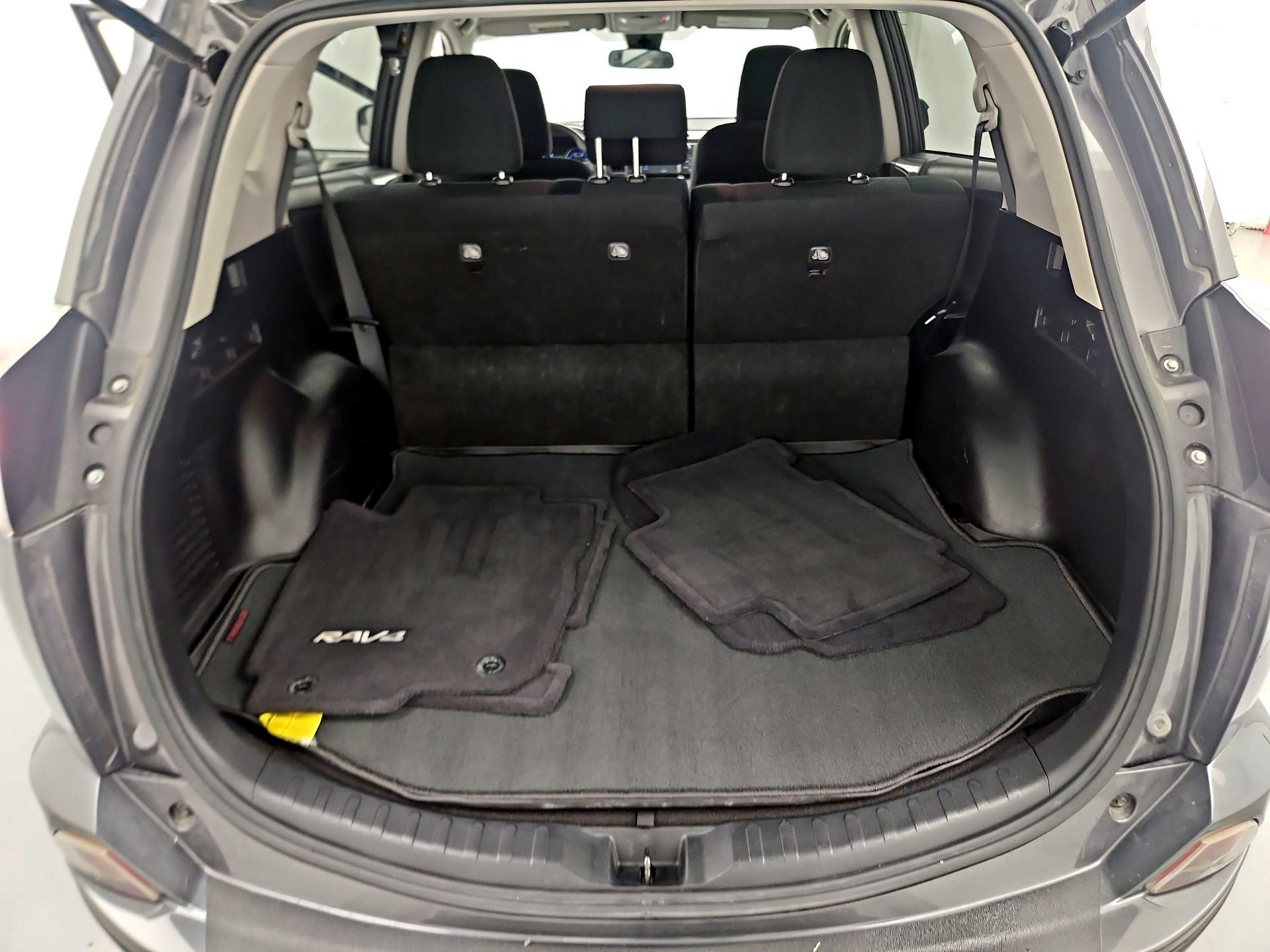 Thumbnail: 2018 Toyota RAV4 - 18
