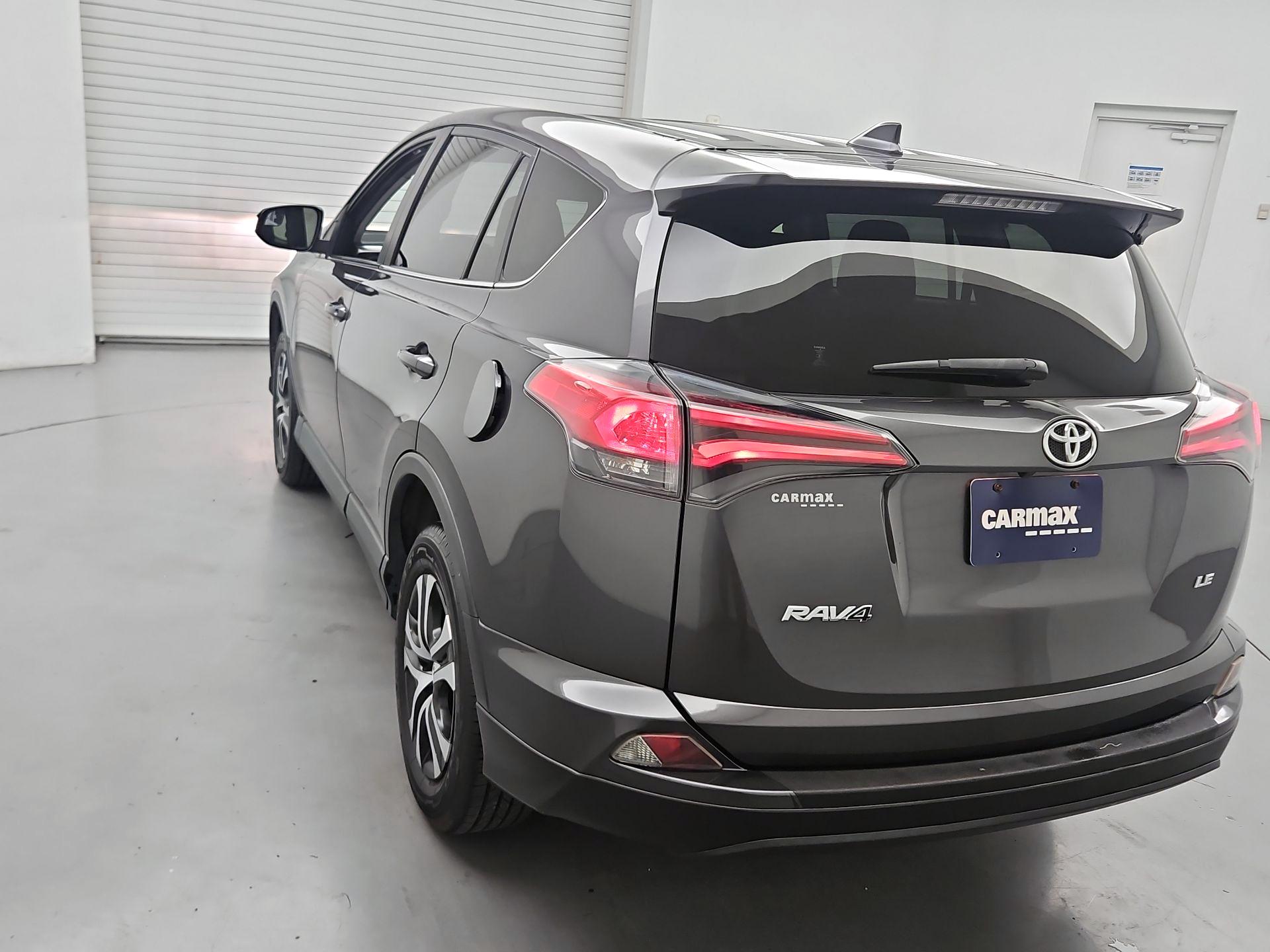 Thumbnail: 2018 Toyota RAV4 - 7