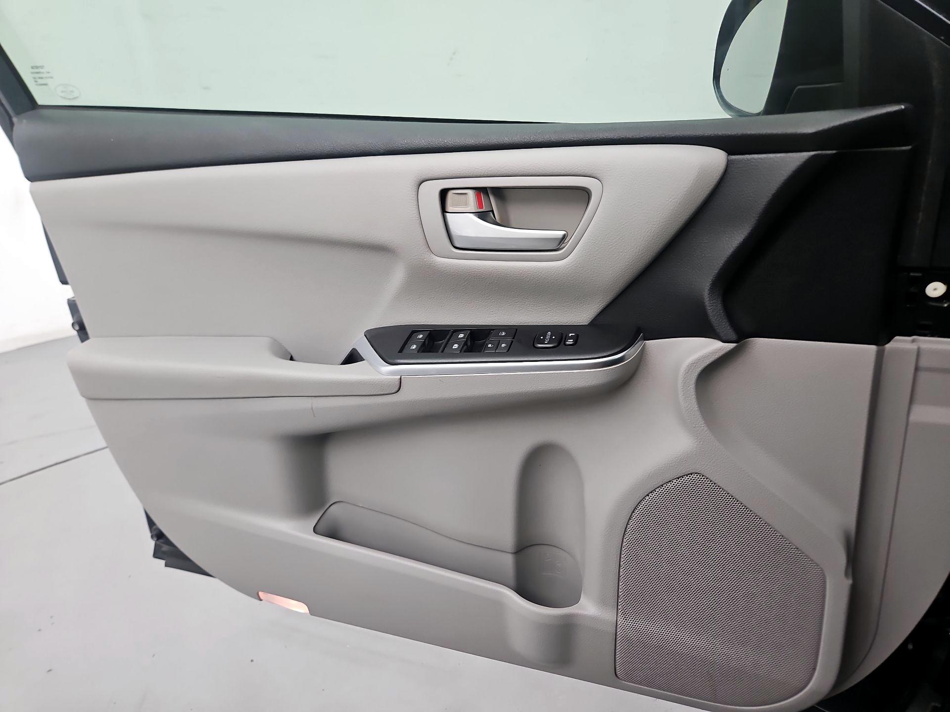 Thumbnail: 2015 Toyota Camry - 10