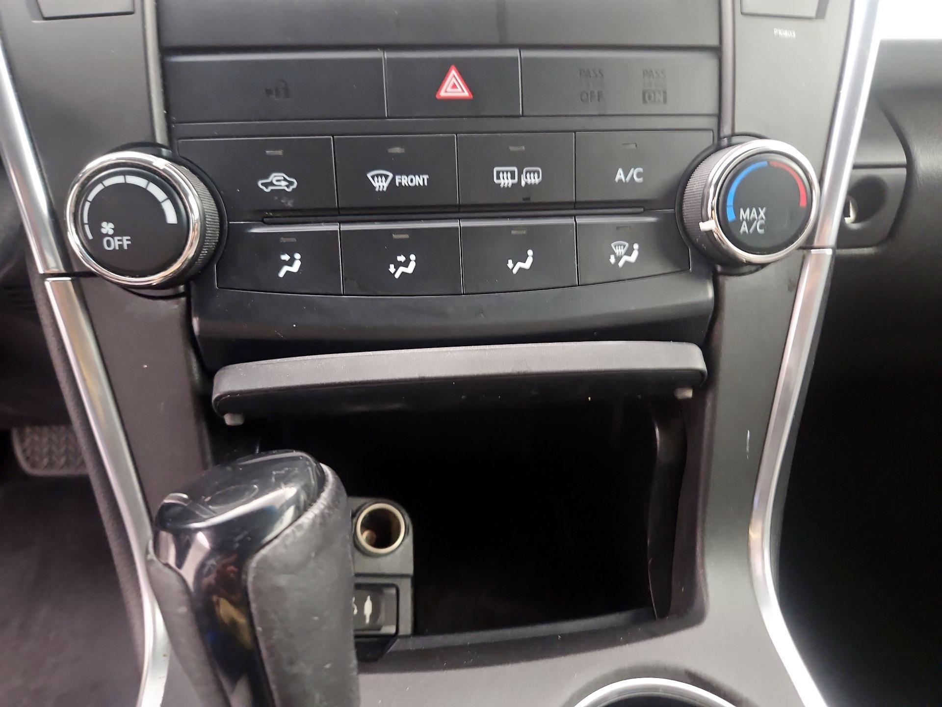 Thumbnail: 2015 Toyota Camry - 14