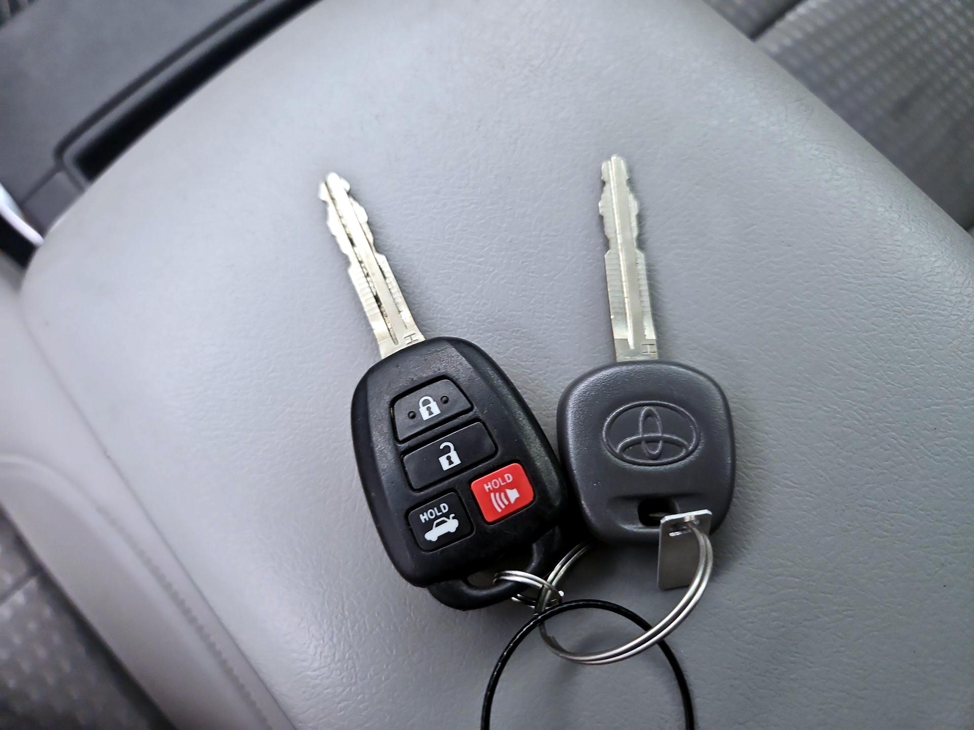 Thumbnail: 2015 Toyota Camry - 19