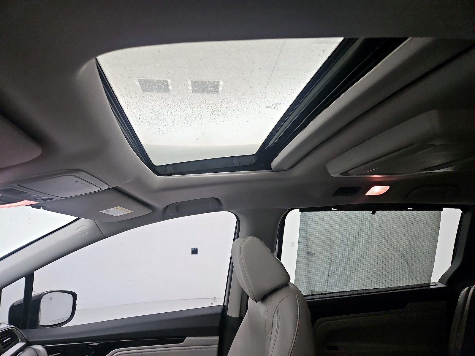 Sunroof(s) & Overhead Airbags