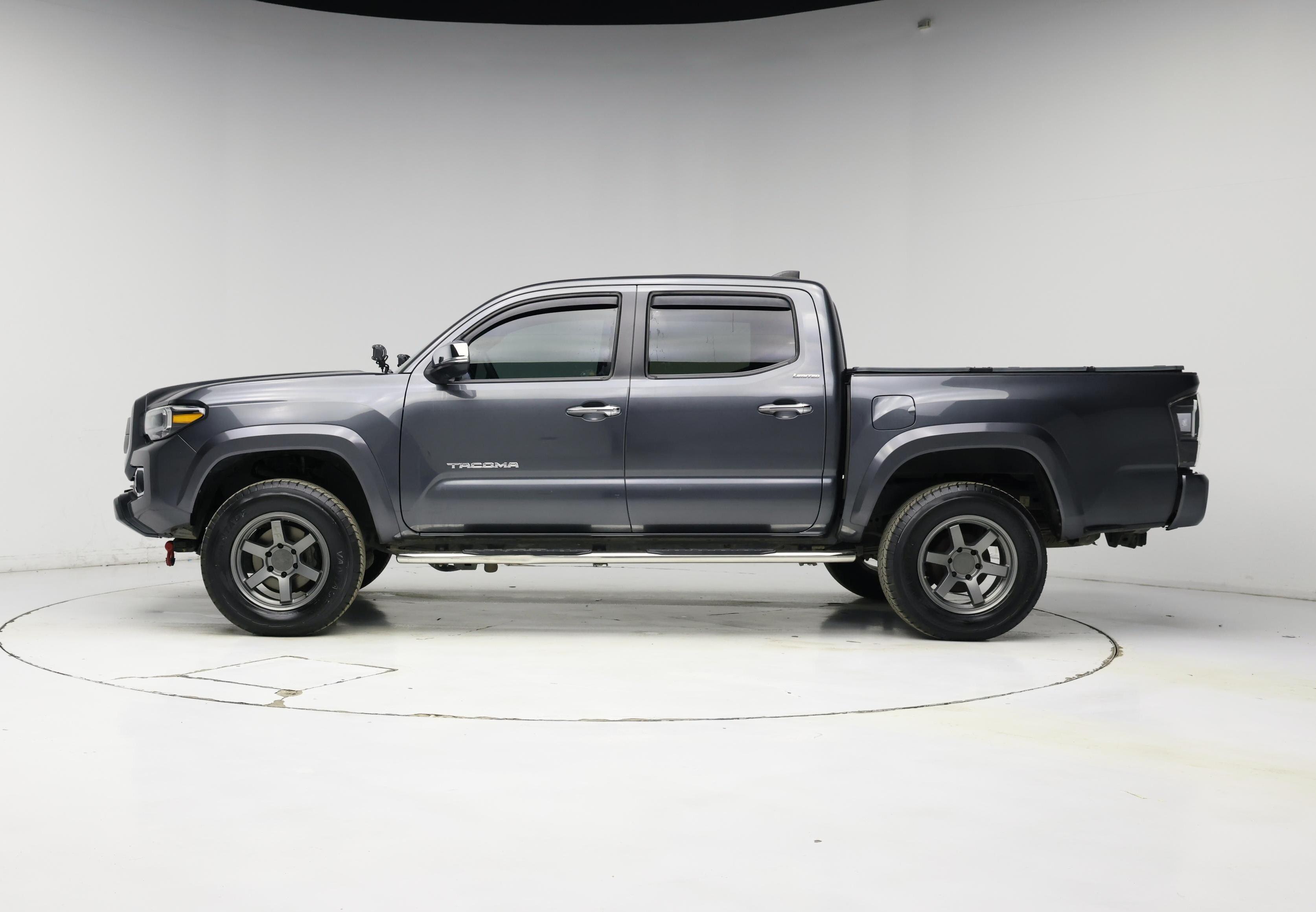 Thumbnail: 2020 Toyota Tacoma - 3