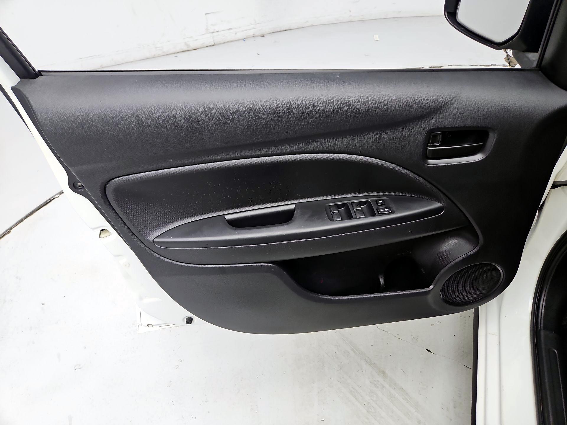 Thumbnail: 2015 Mitsubishi Mirage - 10