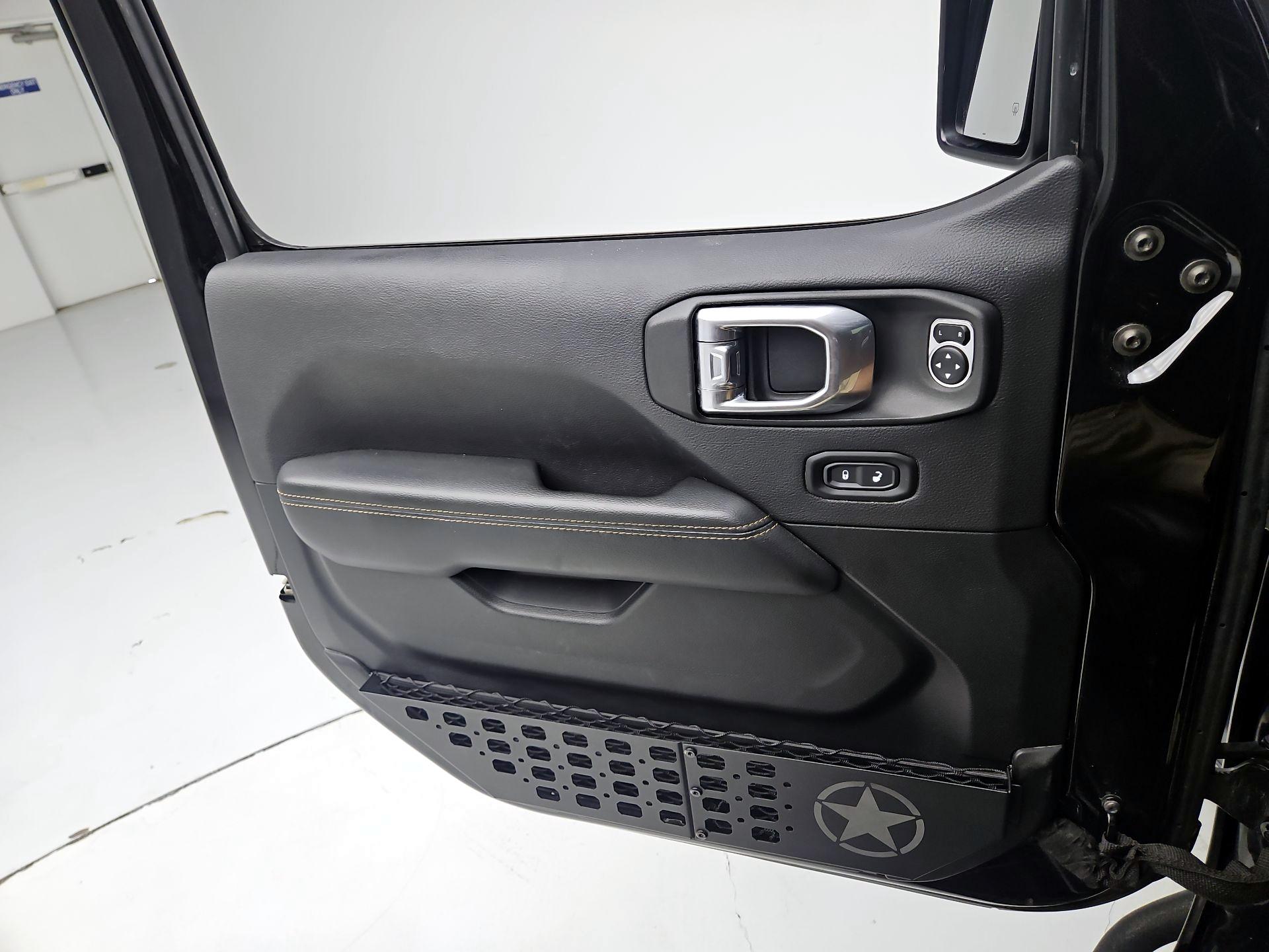 Thumbnail: 2021 Jeep Gladiator - 12