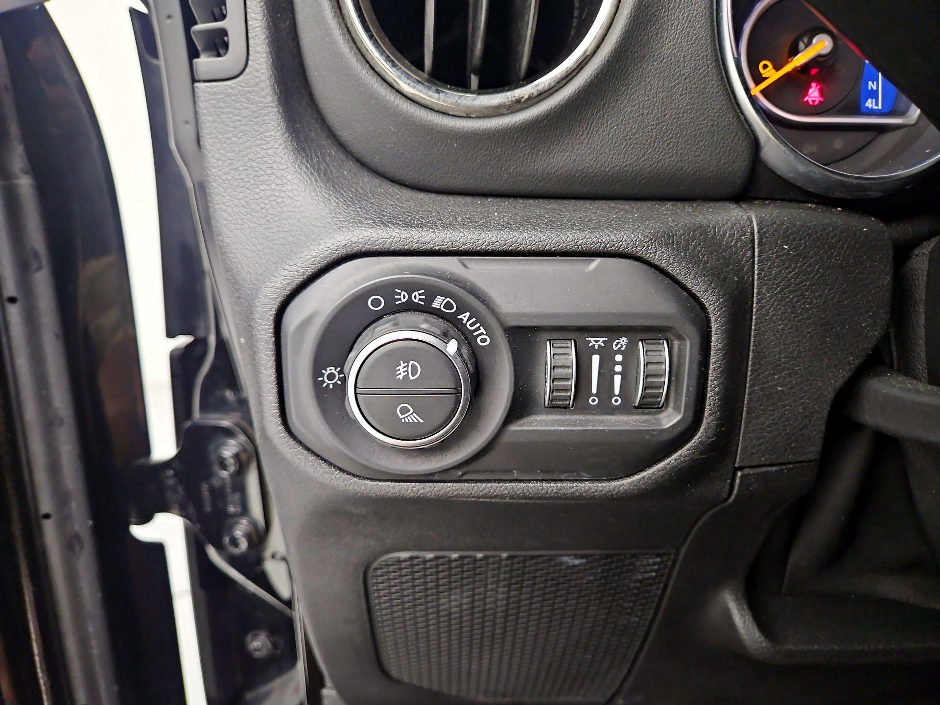 Thumbnail: 2021 Jeep Gladiator - 13