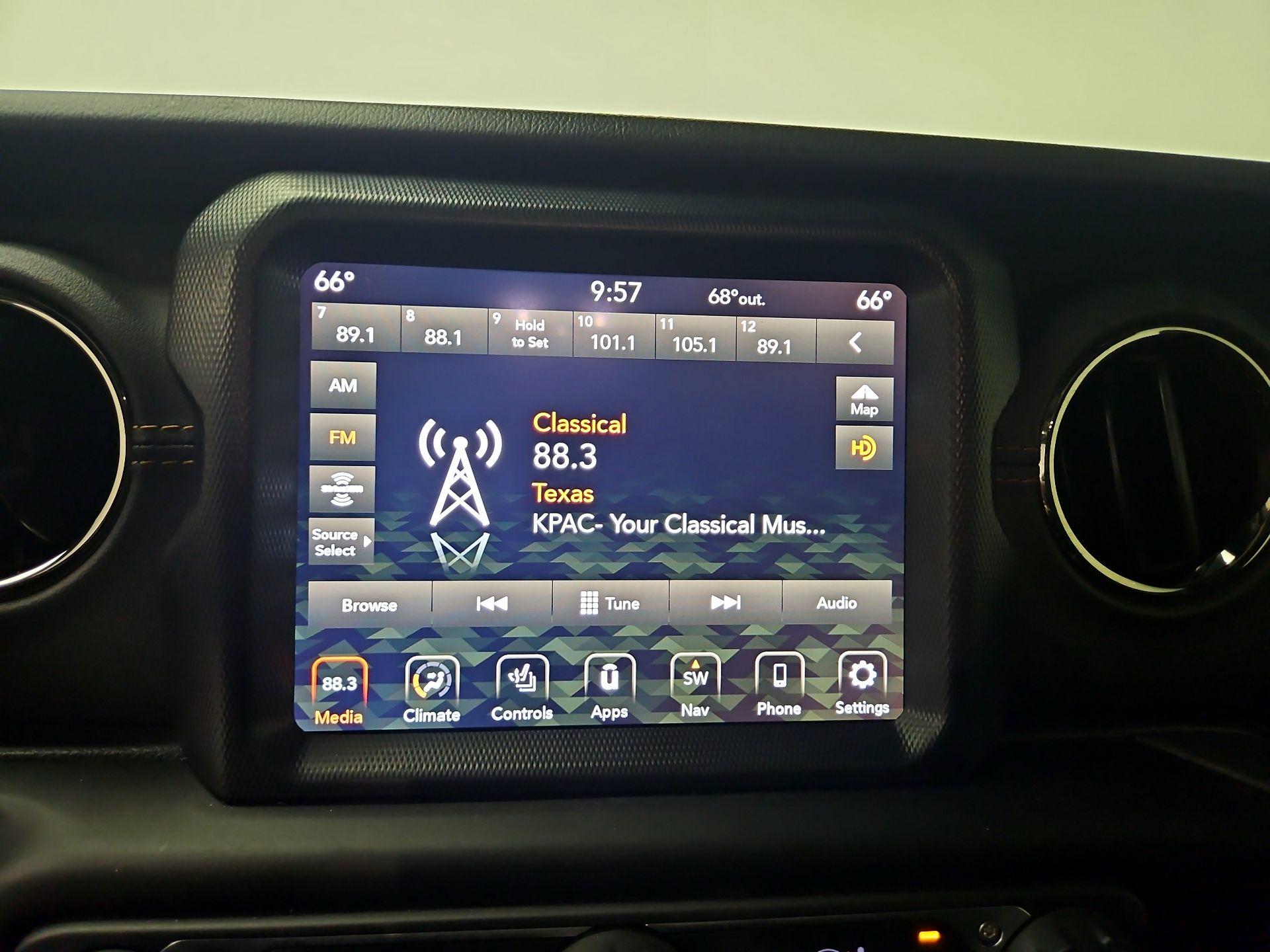 Thumbnail: 2021 Jeep Gladiator - 16