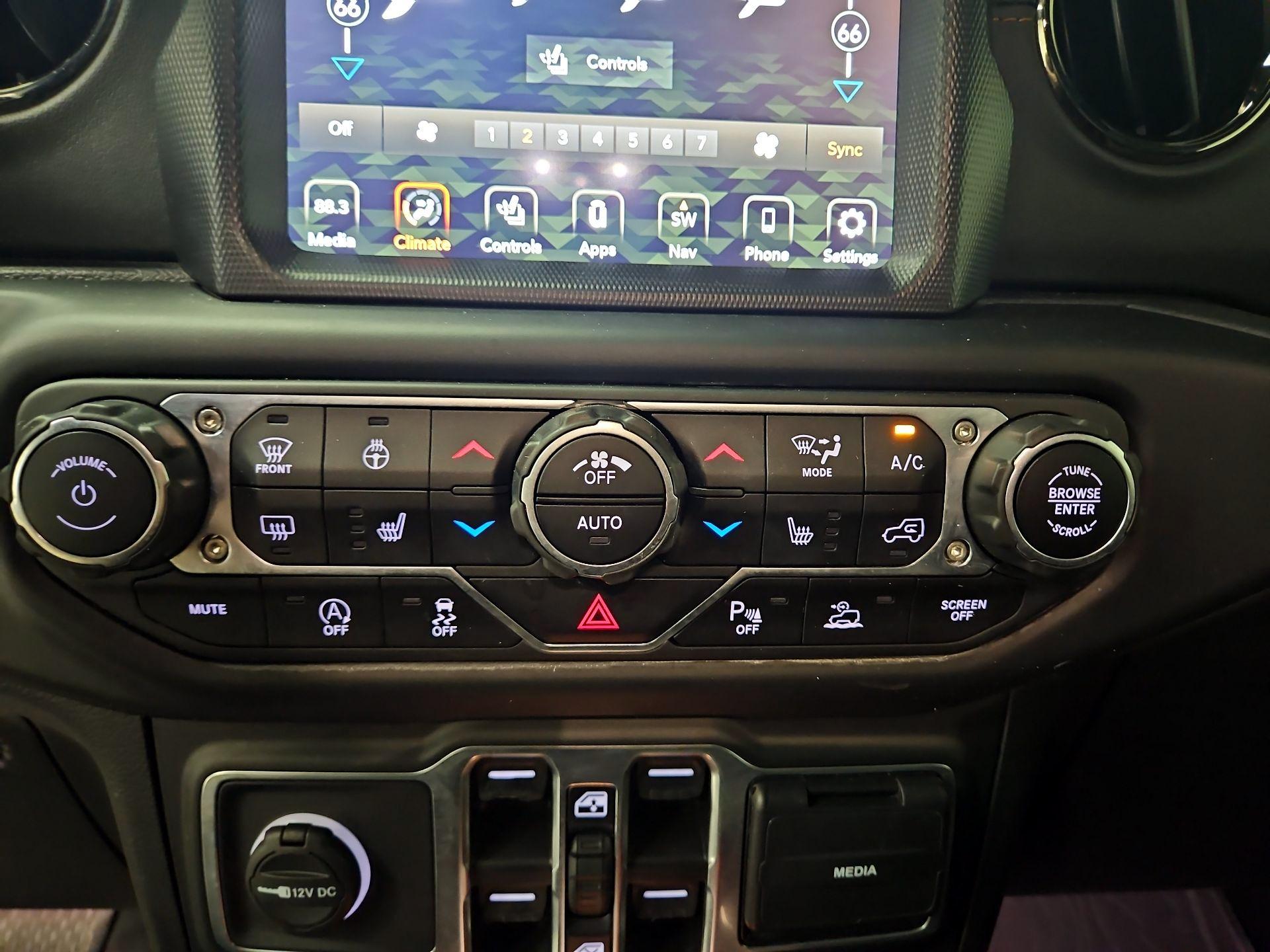 Thumbnail: 2021 Jeep Gladiator - 17