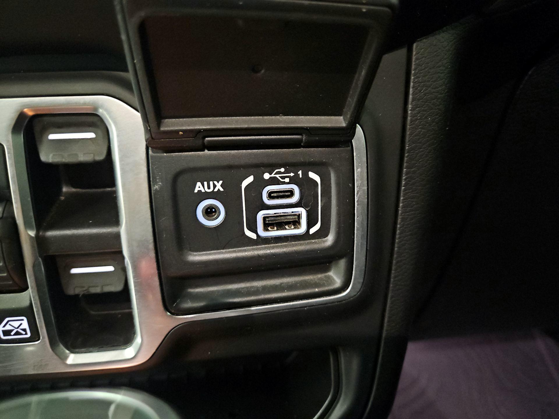 Thumbnail: 2021 Jeep Gladiator - 19