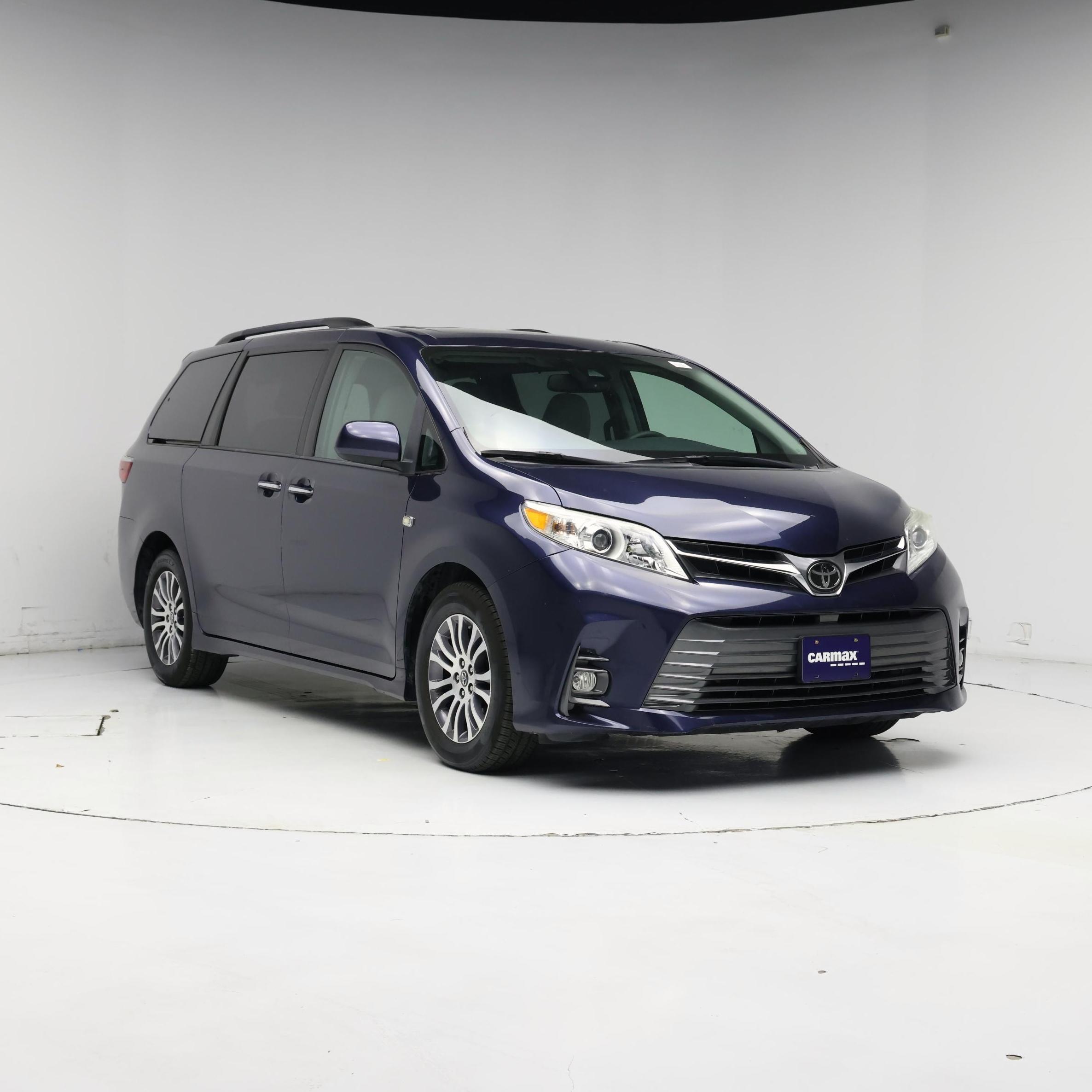 Thumbnail: 2018 Toyota Sienna - 1