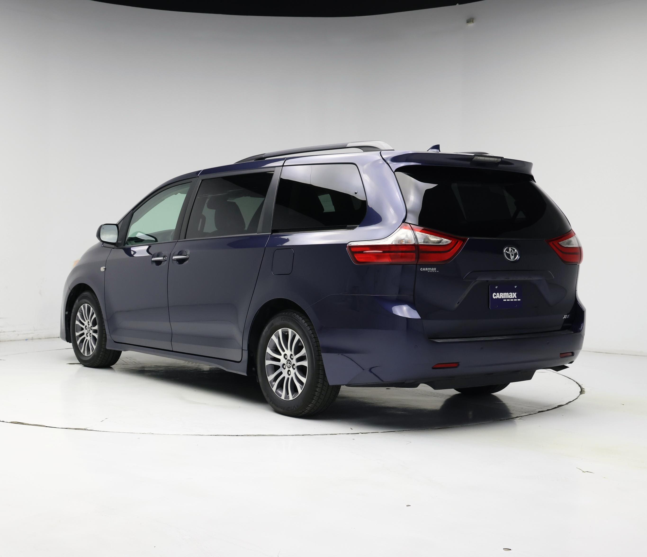 Thumbnail: 2018 Toyota Sienna - 2
