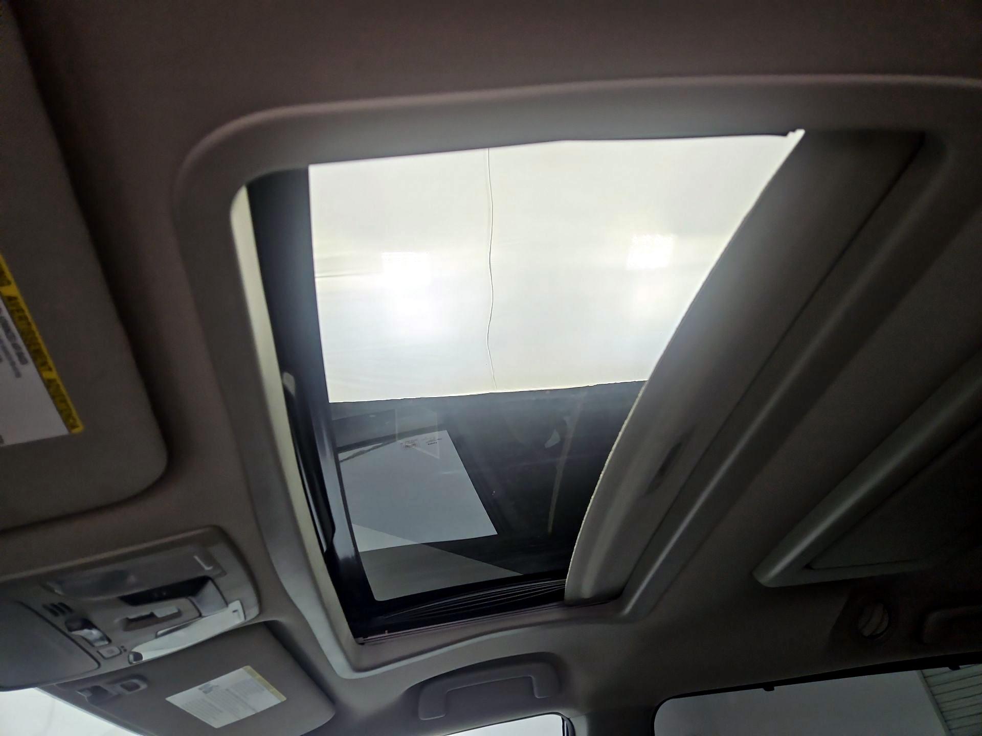 Thumbnail: 2018 Toyota Sienna - 20