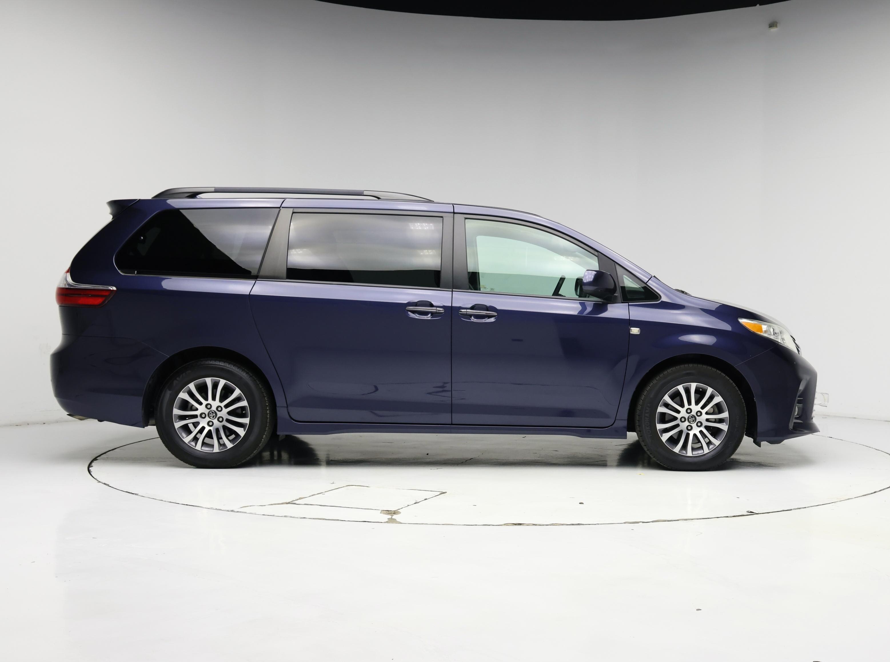 Thumbnail: 2018 Toyota Sienna - 7