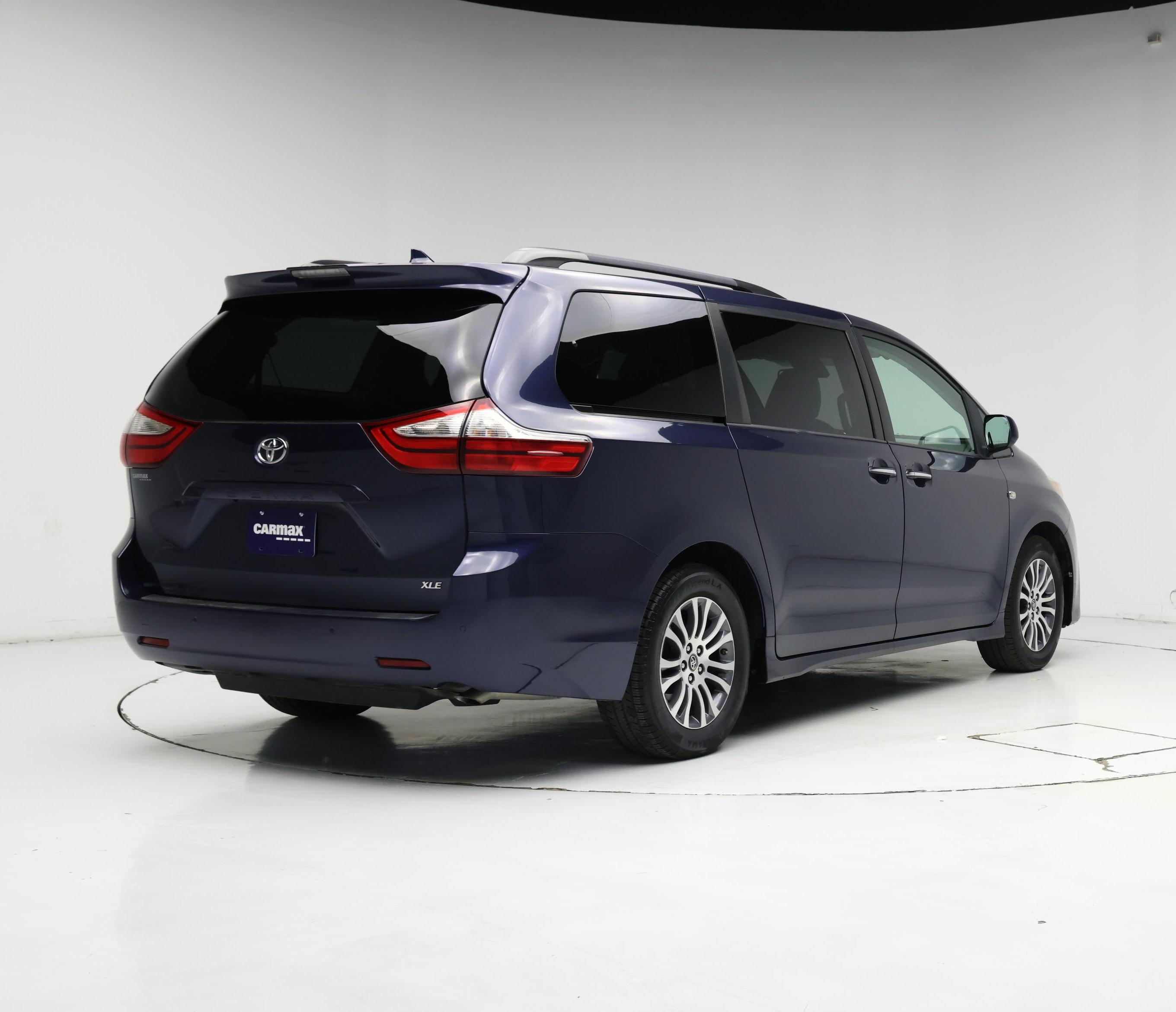 Thumbnail: 2018 Toyota Sienna - 8