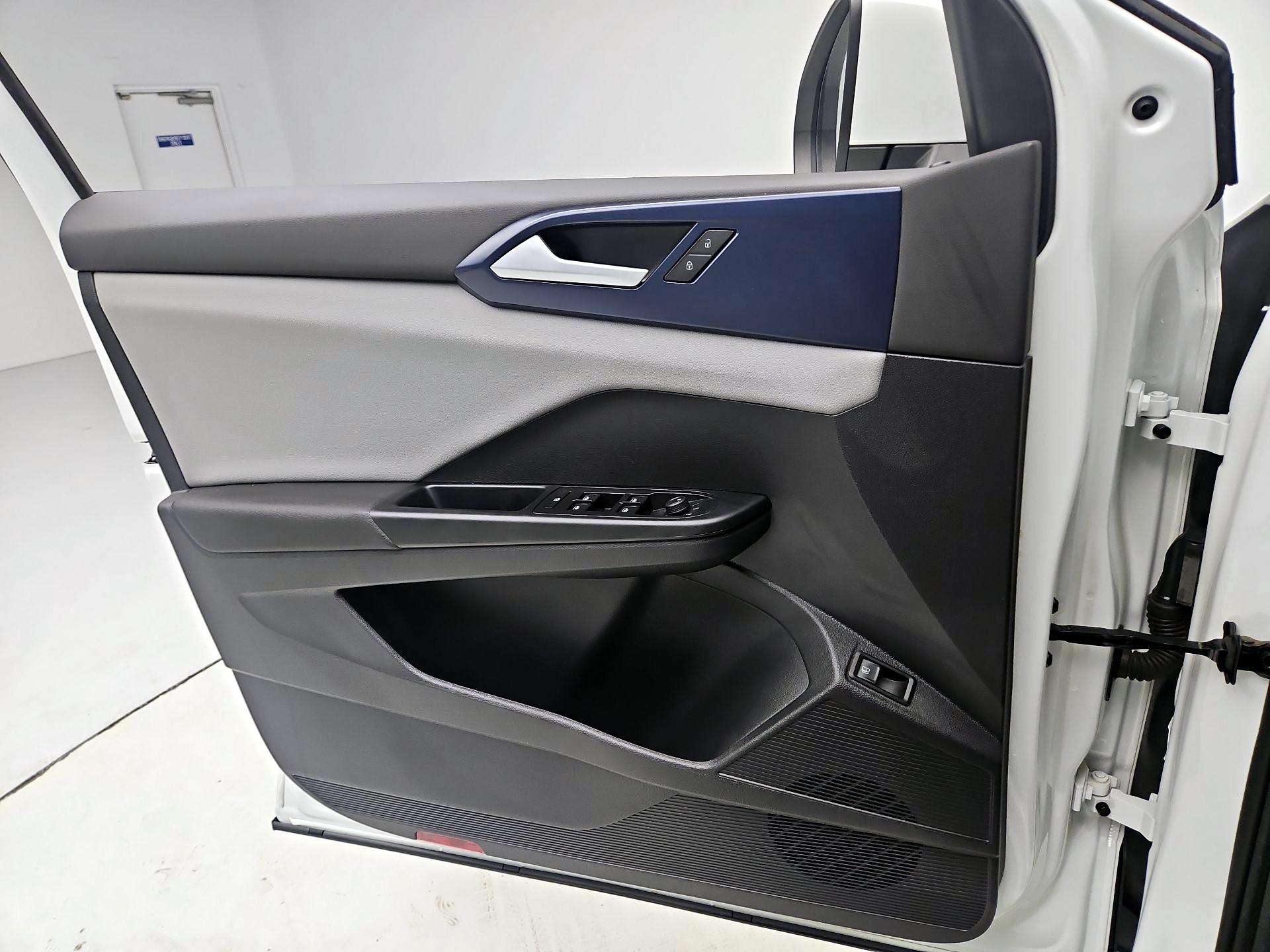 Thumbnail: 2022 Volkswagen Taos - 10
