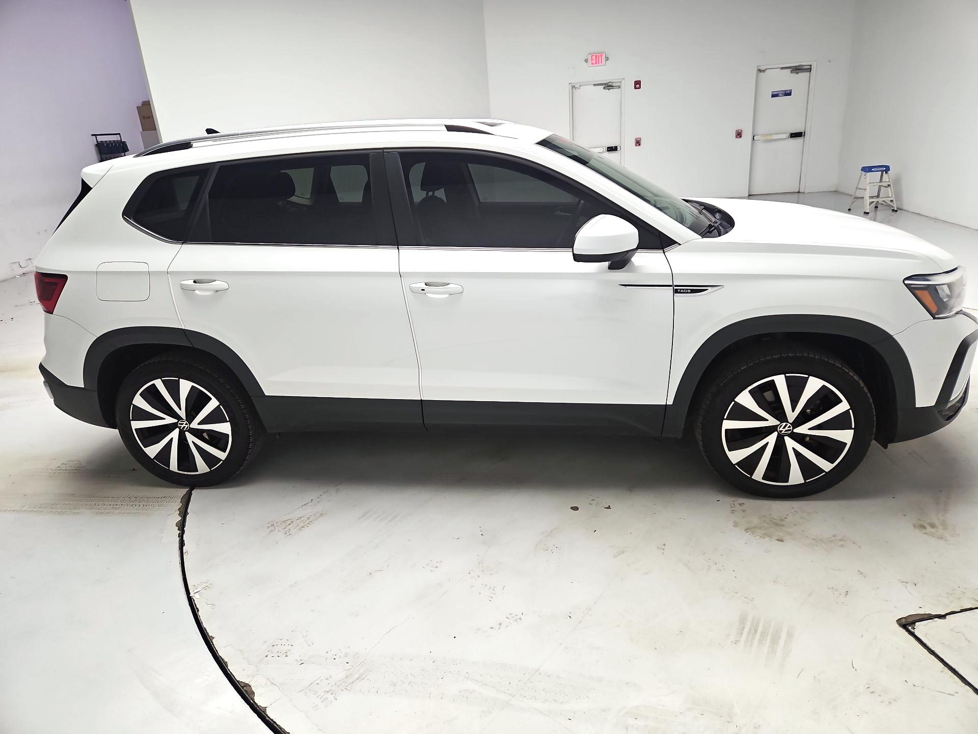 Thumbnail: 2022 Volkswagen Taos - 4
