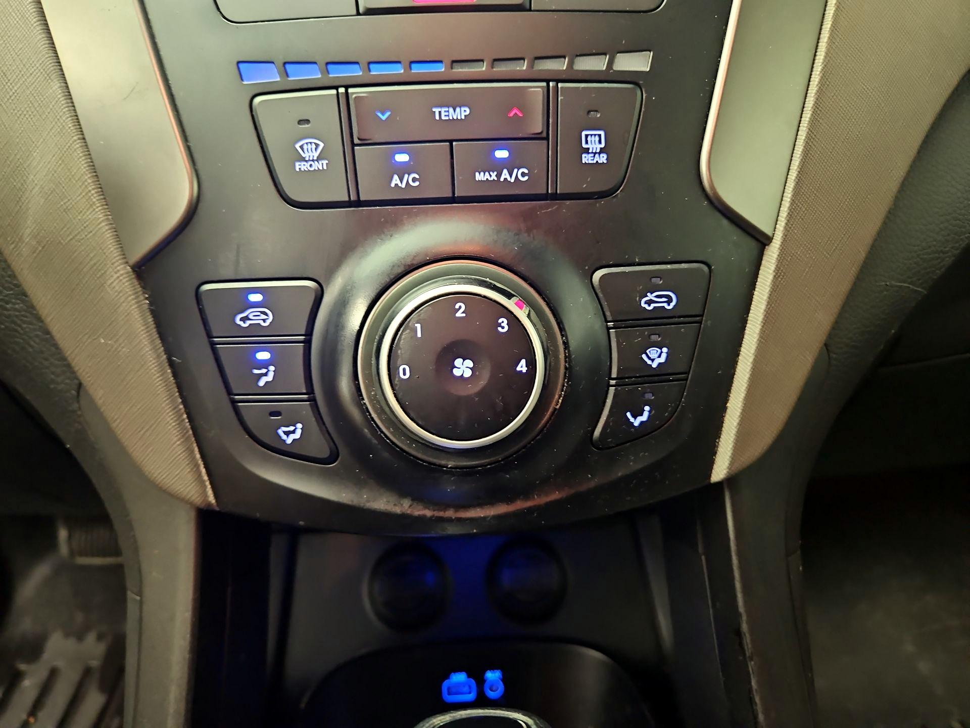 Thumbnail: 2018 Hyundai Santa Fe - 16