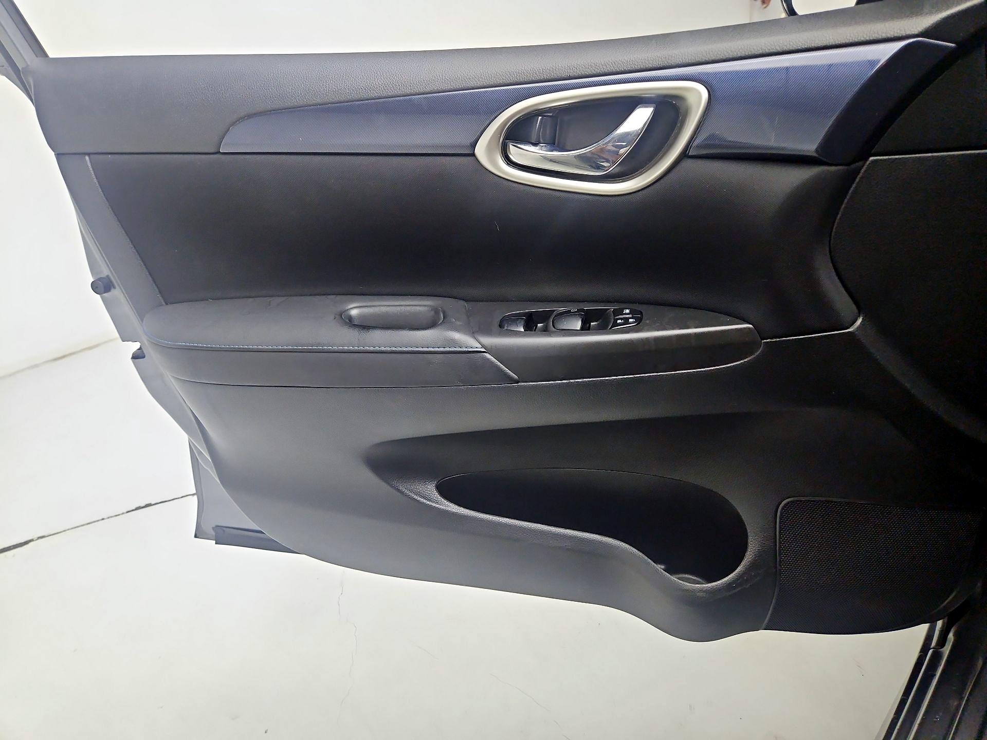 Thumbnail: 2018 Nissan Sentra - 10