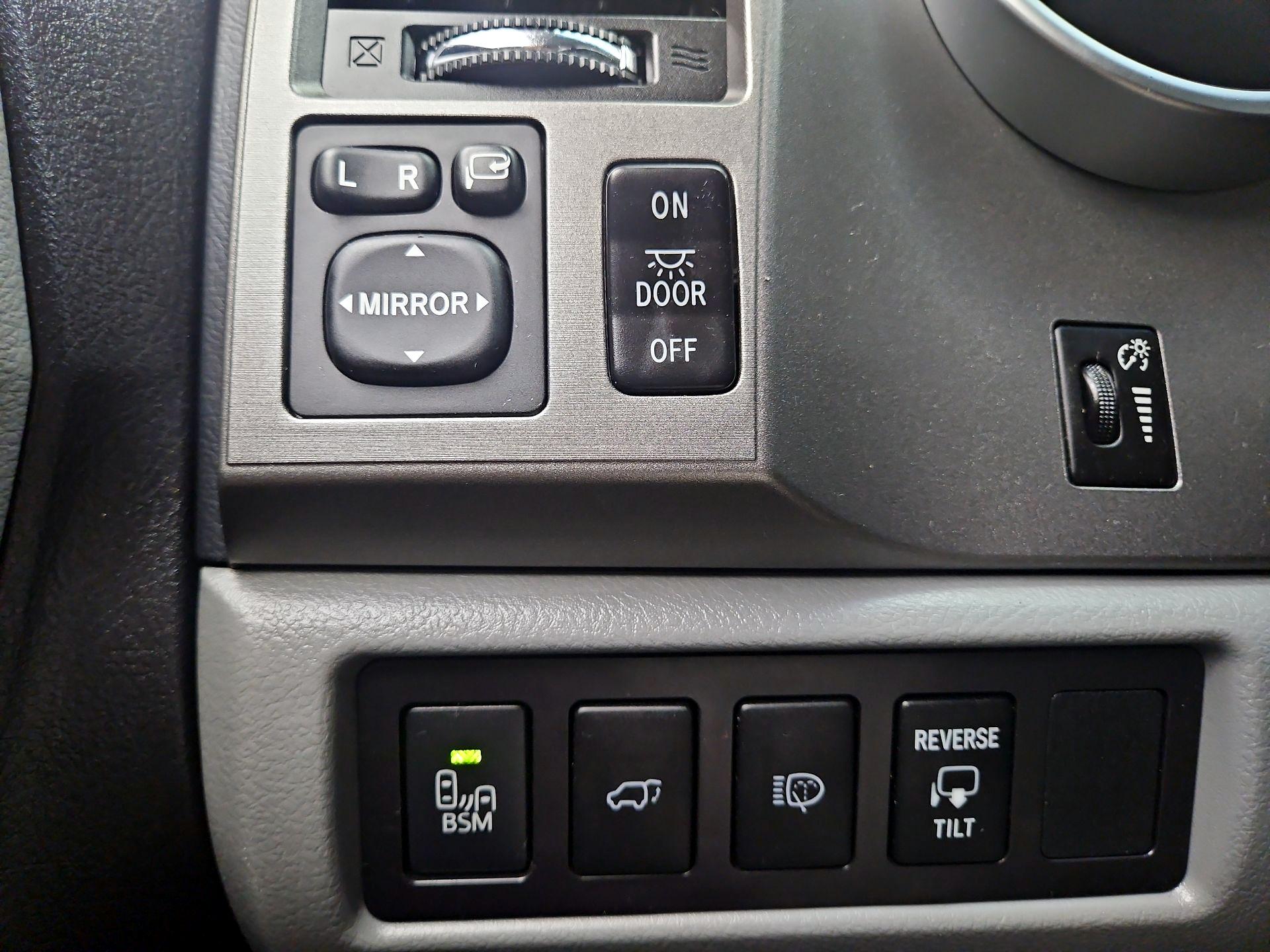 Thumbnail: 2016 Toyota Sequoia - 11