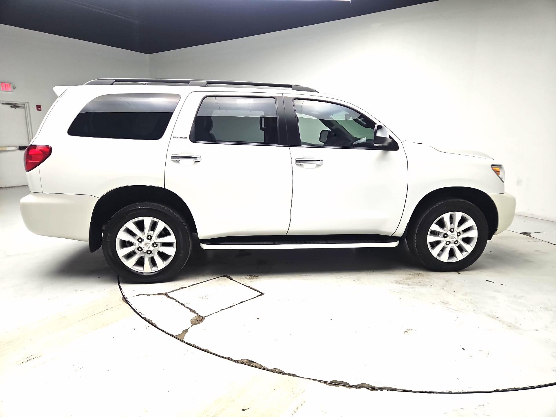 Thumbnail: 2016 Toyota Sequoia - 4