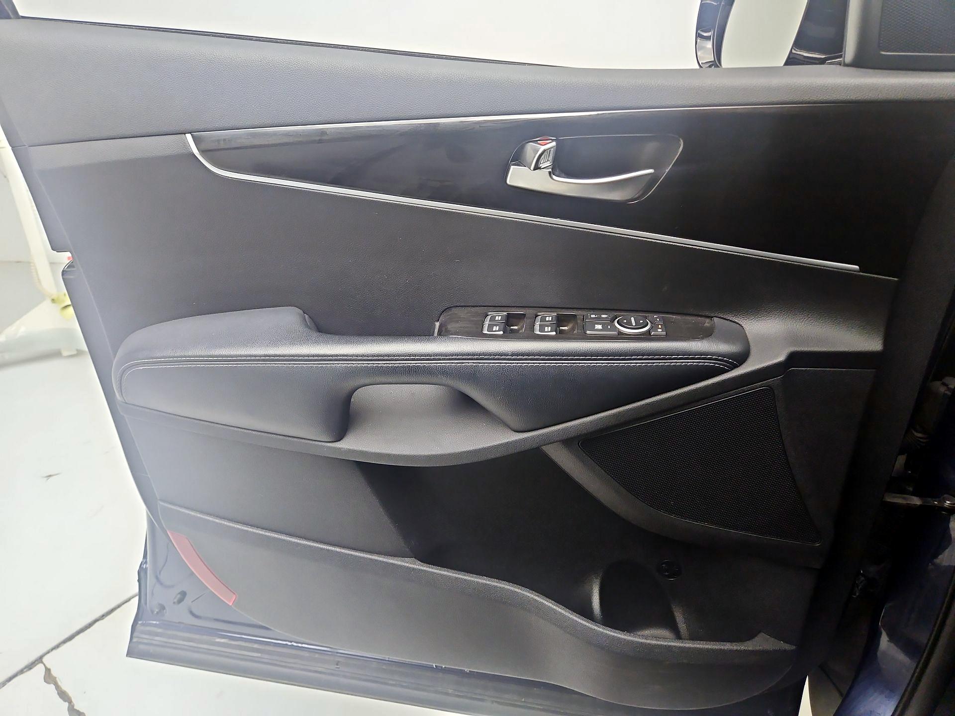 Thumbnail: 2019 Kia Sorento - 12
