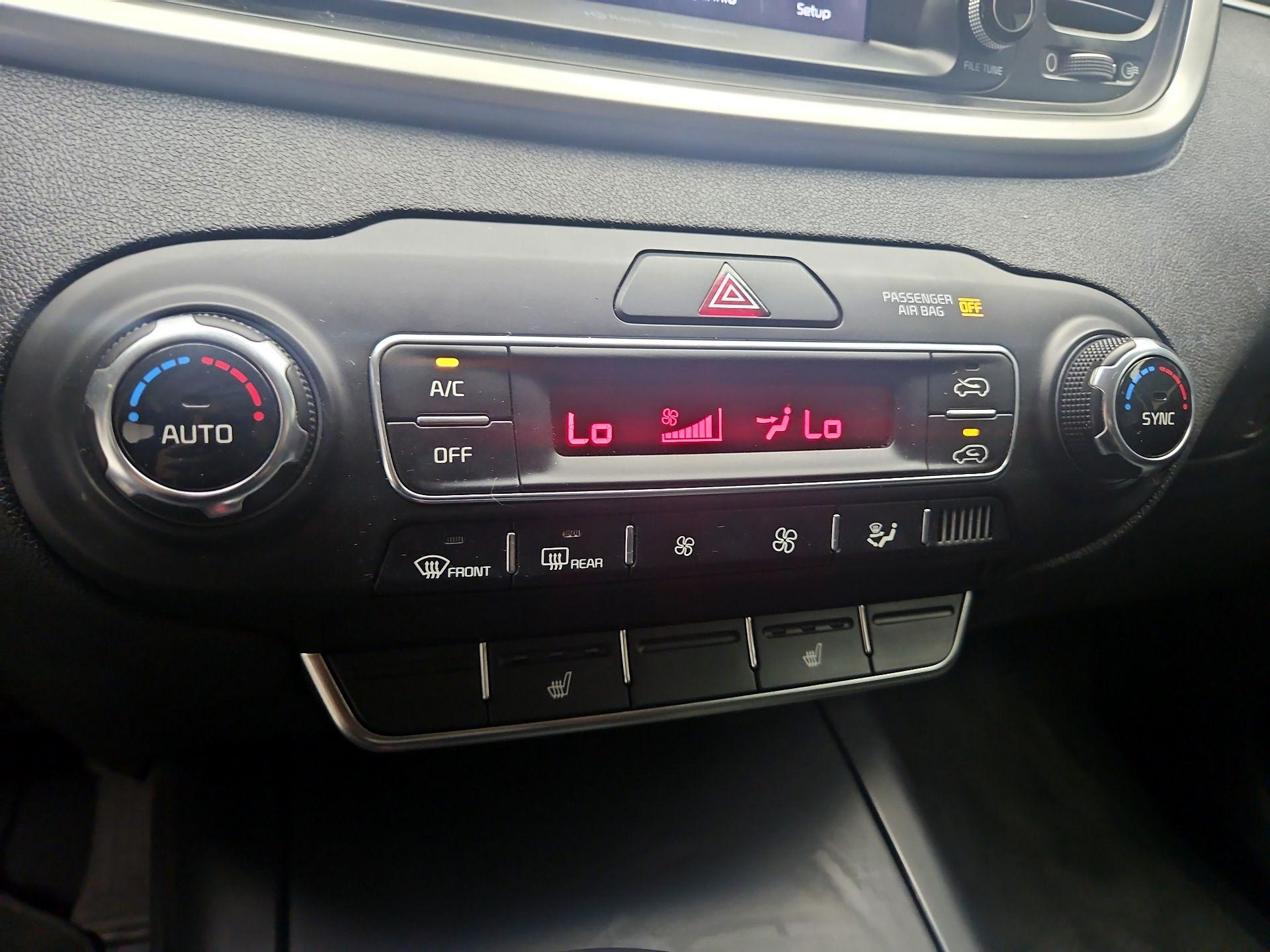 Thumbnail: 2019 Kia Sorento - 16