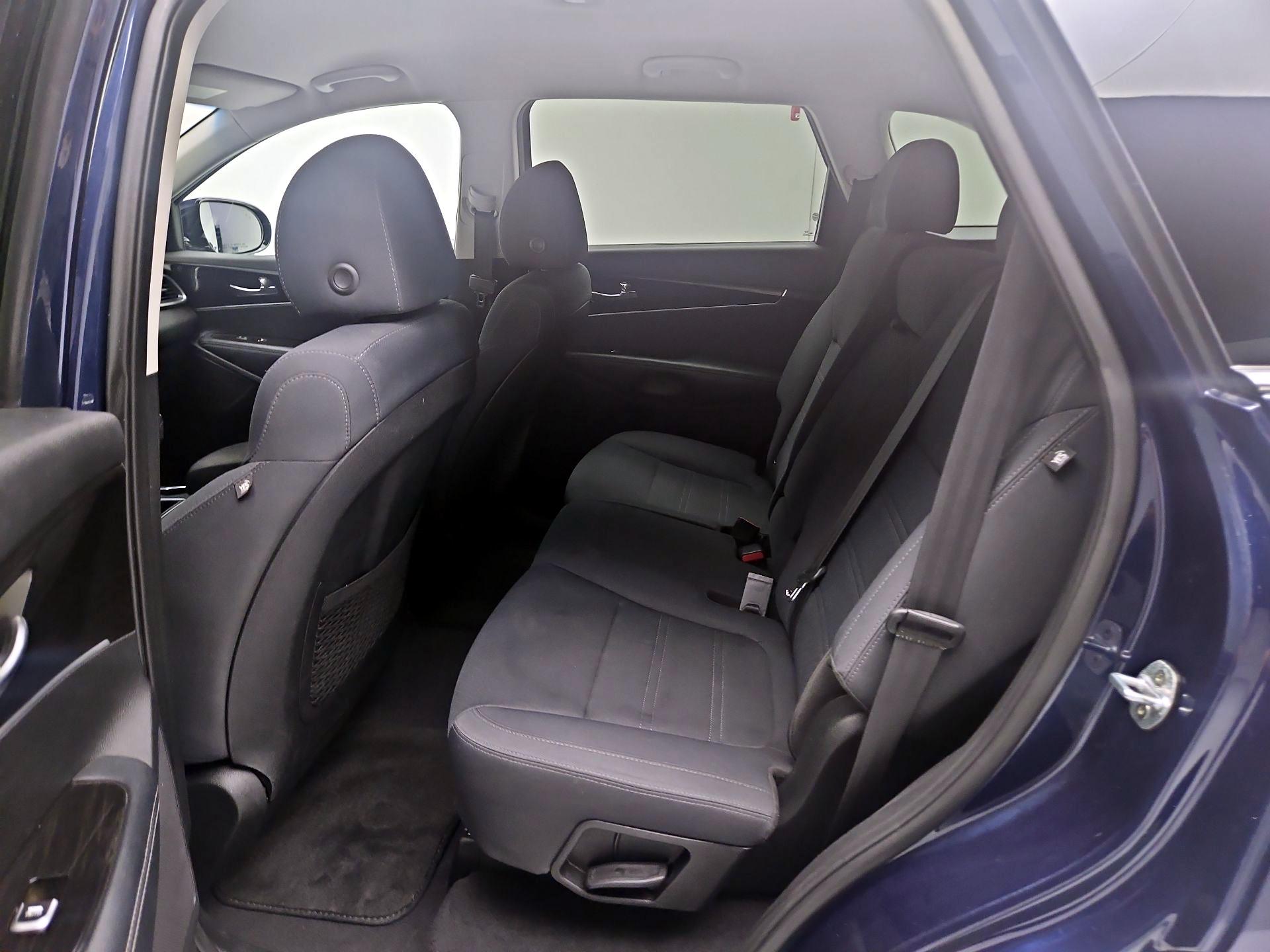 Thumbnail: 2019 Kia Sorento - 19