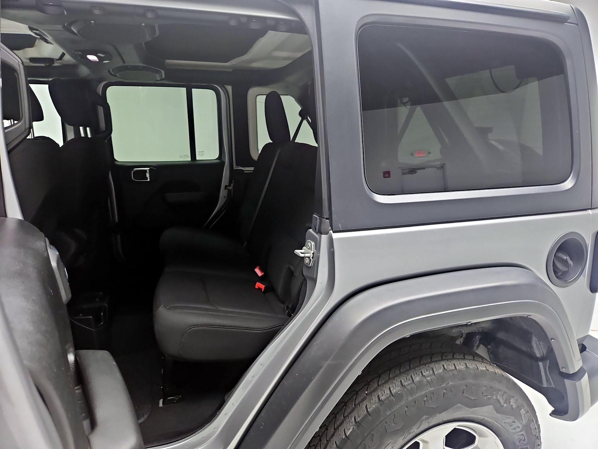 Thumbnail: 2018 Jeep Wrangler - 17